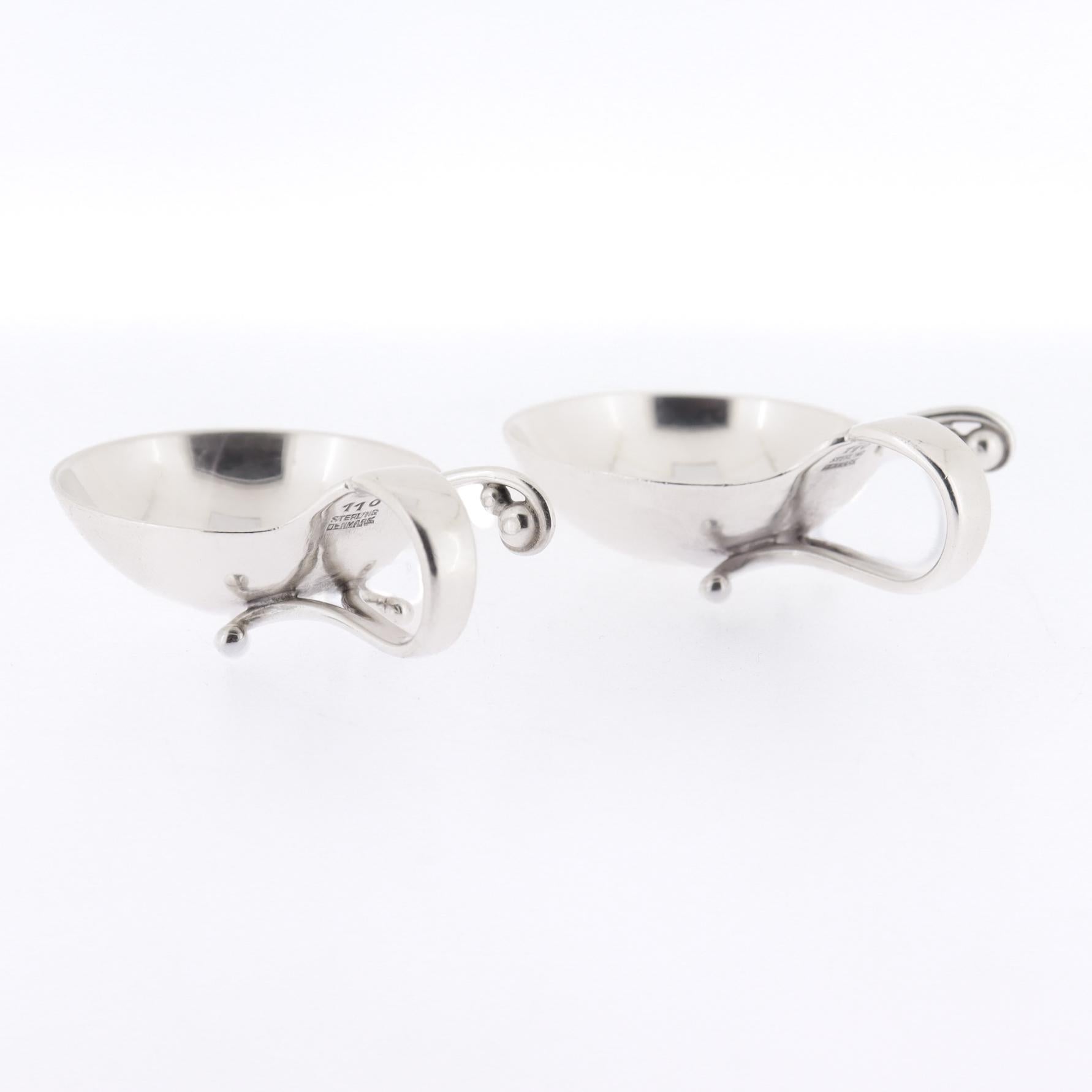 Pareja de saleros y cucharas ornamentales Georg Jensen de plata de ley nº 110 siglo XX en venta