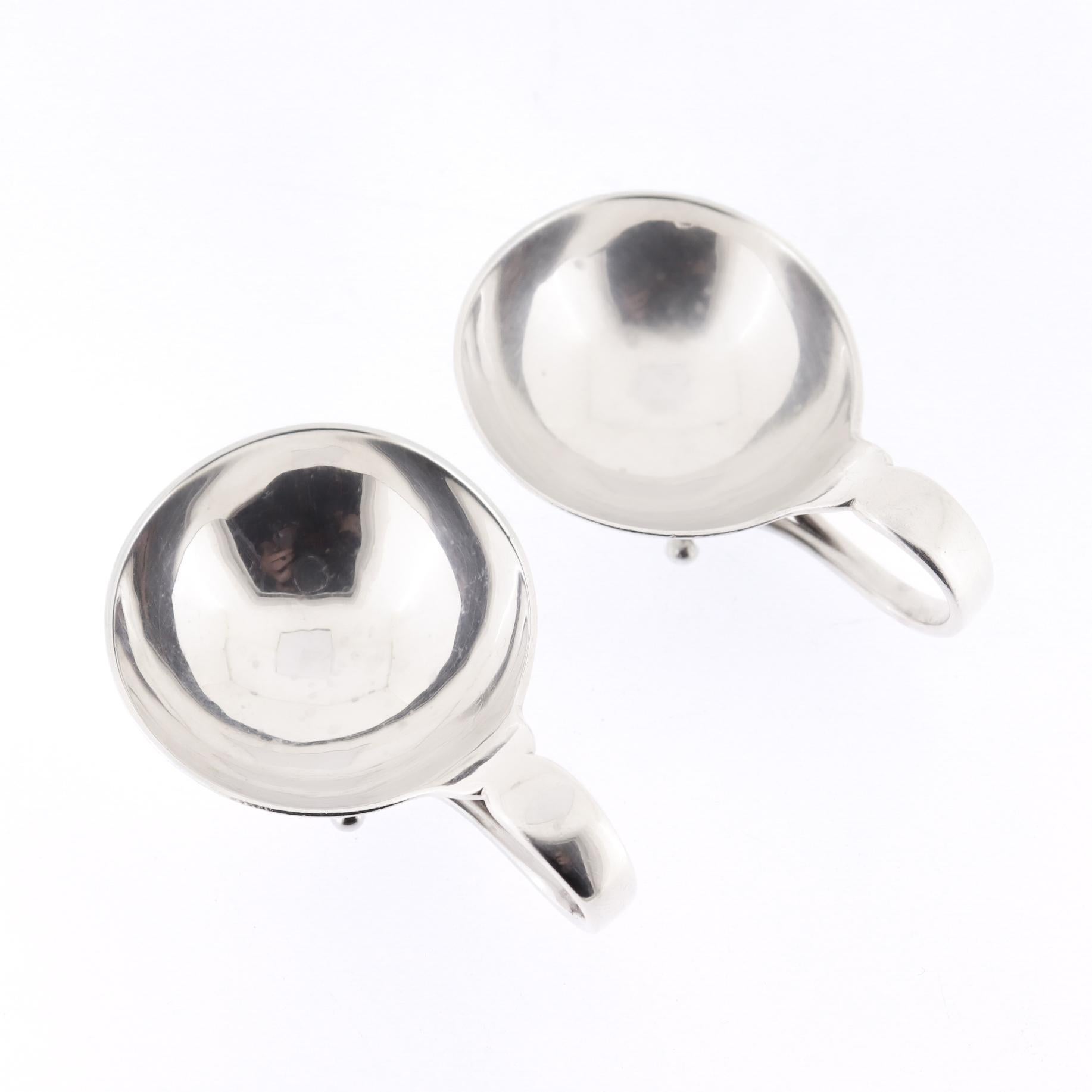 Pareja de saleros y cucharas ornamentales Georg Jensen de plata de ley nº 110 en venta 2