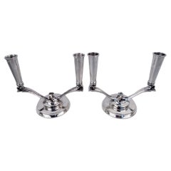 Coppia di candelabri a 2 luci in argento danese a piramide di Georg Jensen