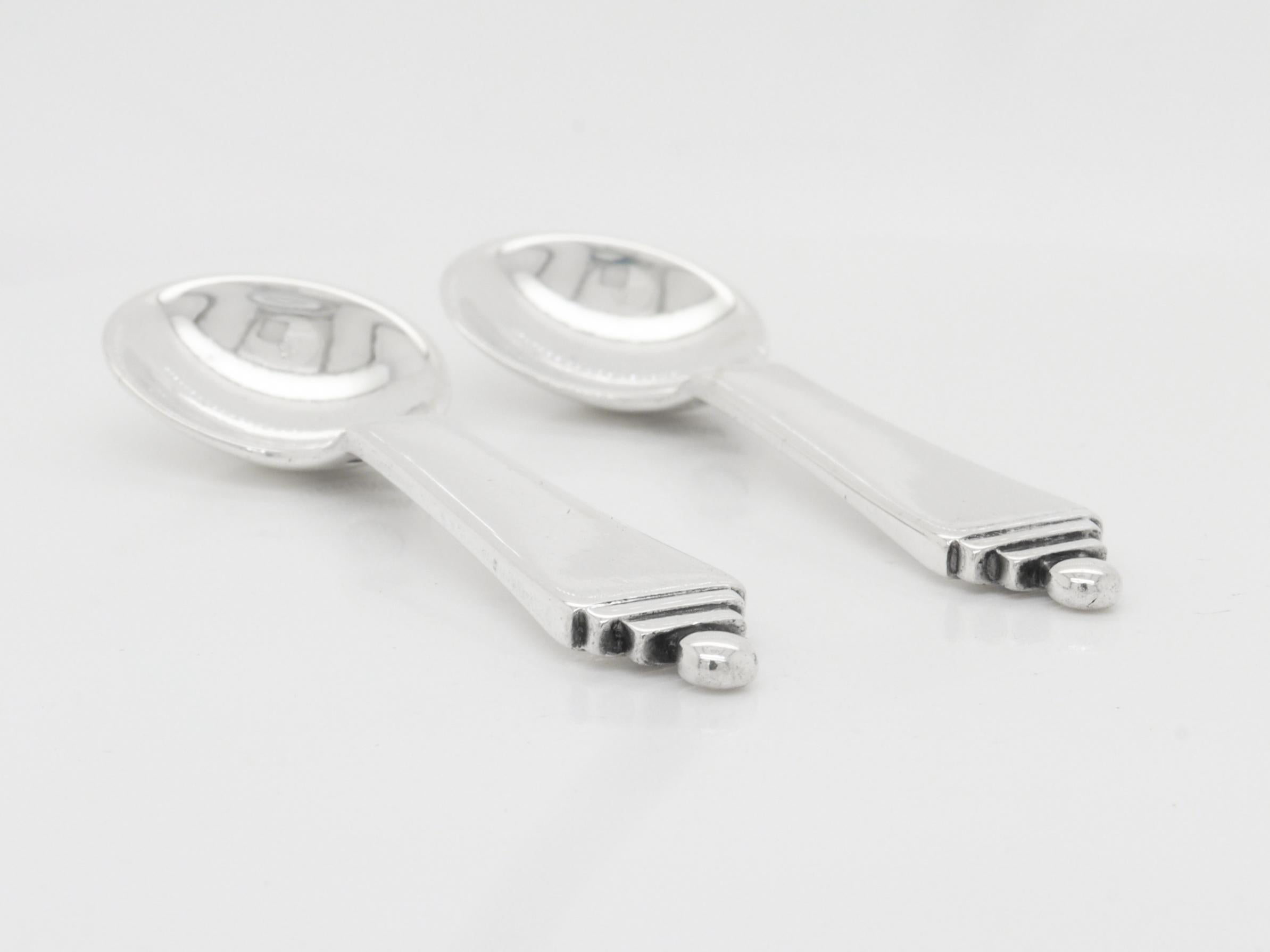20ième siècle Paire de cuillères à sel en argent sterling Georg Jensen Pyramide en vente