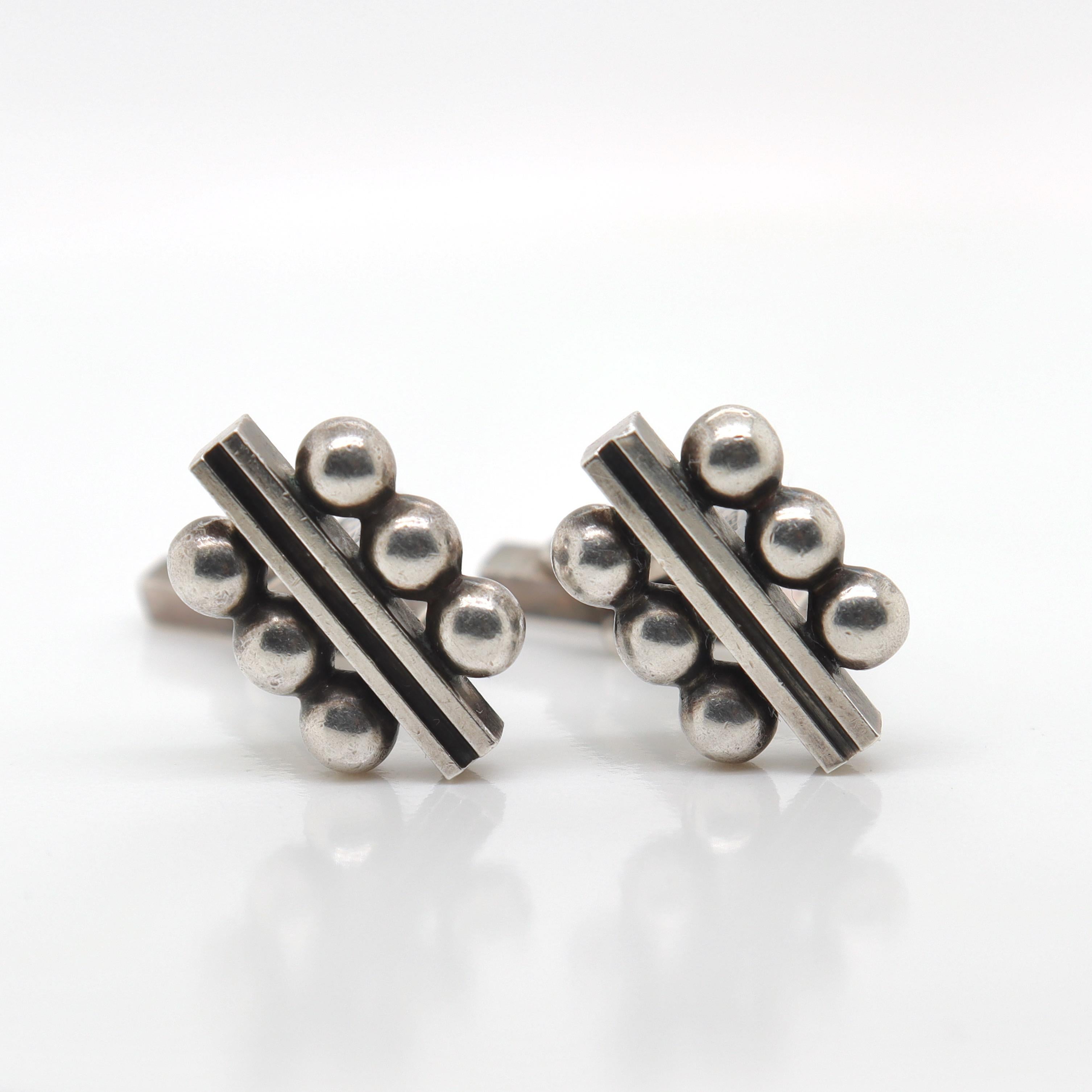 A fine pair of Georg Jensen sterling silver cufflinks

Model no. 61B

Designed by Harold Nielsen for Georg Jensen

Simply a wonderful pair of cufflinks from one of Denmark's premier silversmiths!

Date:
20th Century, post-1945

Overall