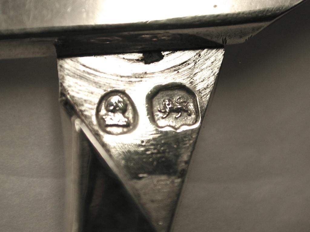 Pair of George 111 Silver Grape Shears, Kings Honeysuckle, 1817 In Good Condition In London, GB