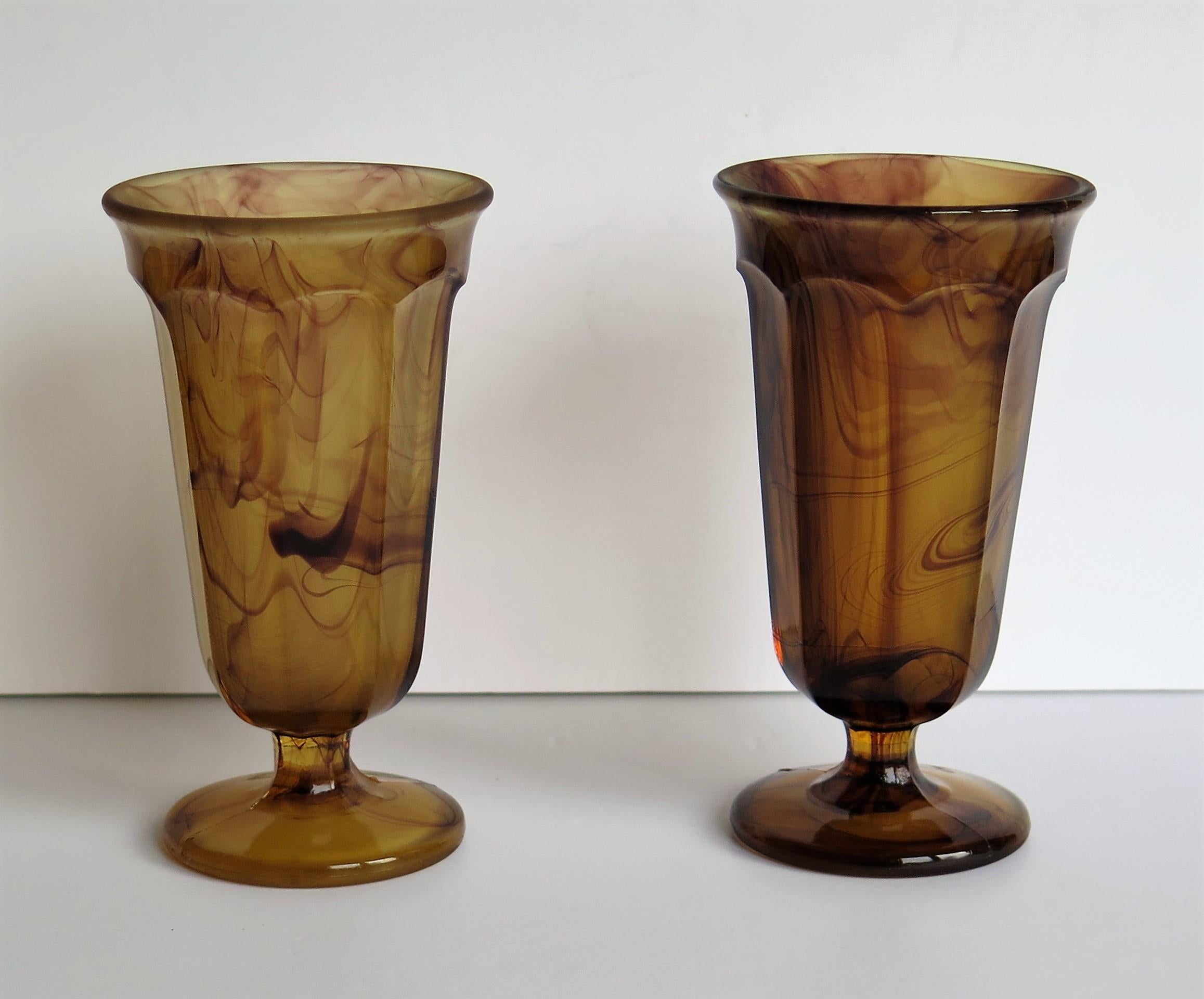 Art déco Paire de verres Art Déco Parfait par George Davidson Amber Cloud Glass, vers 1930 en vente