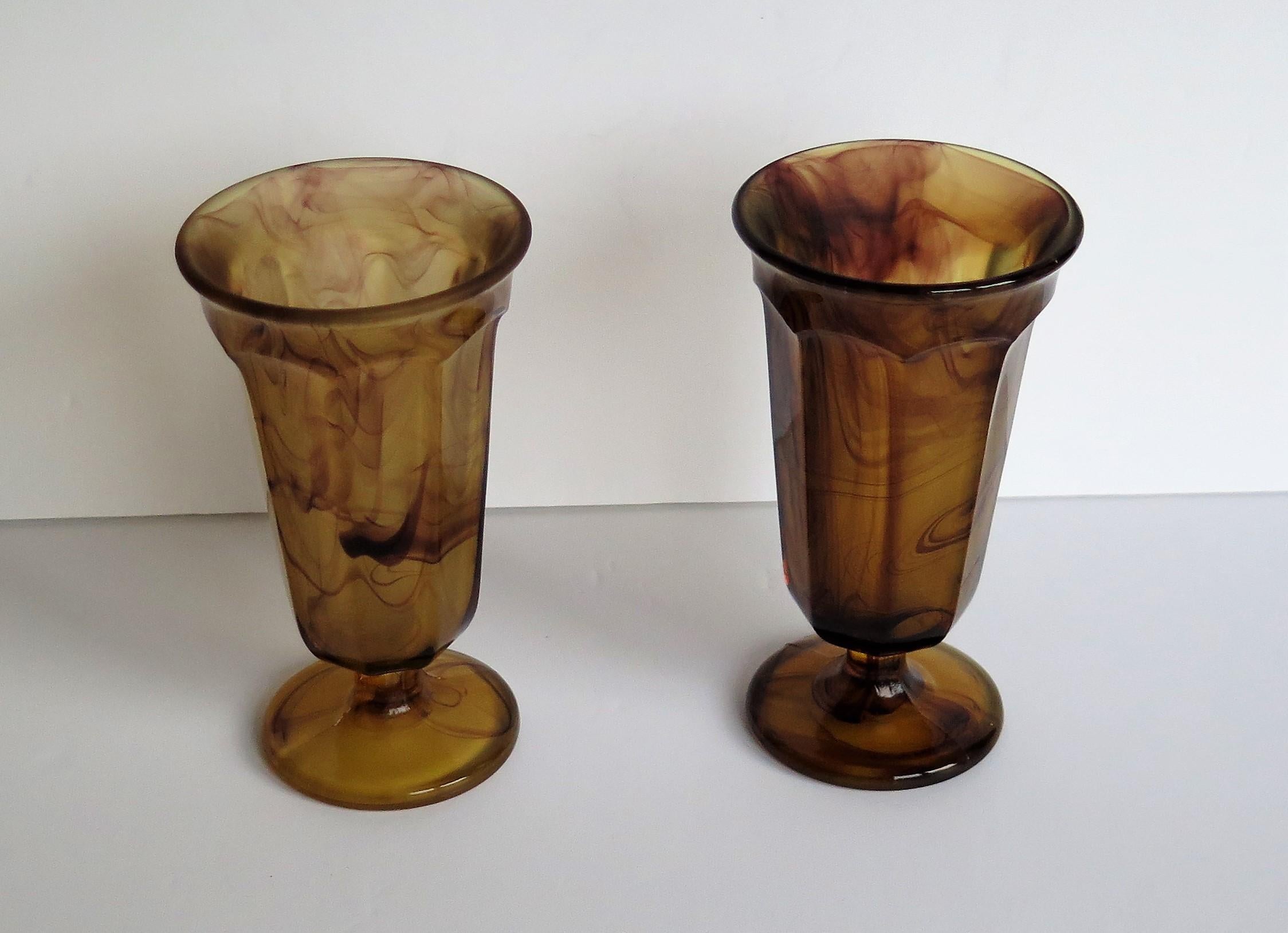 PAR Copas Parfait Art Decó de George Davidson Amber Cloud Glass, Circa 1930s siglo XX