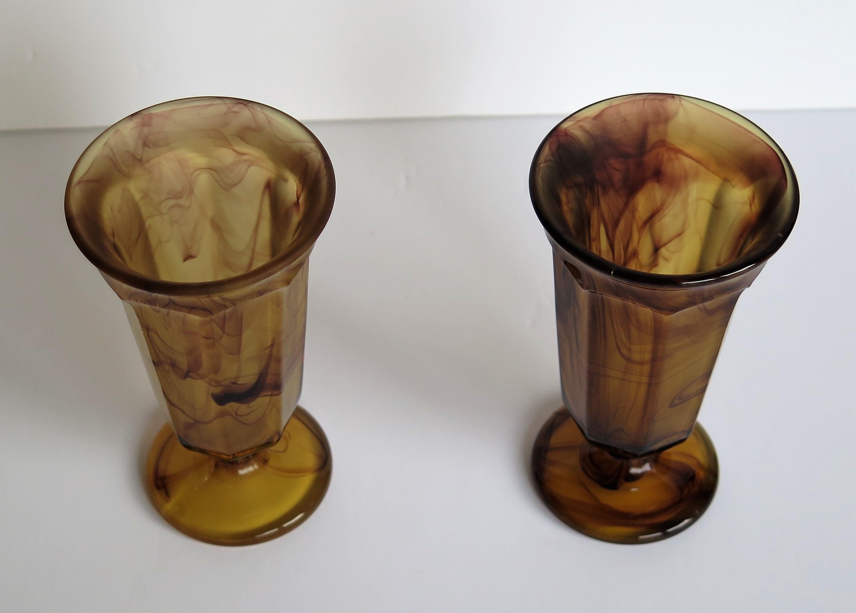 Paire de verres Art Déco Parfait par George Davidson Amber Cloud Glass, vers 1930 Bon état - En vente à Lincoln, Lincolnshire