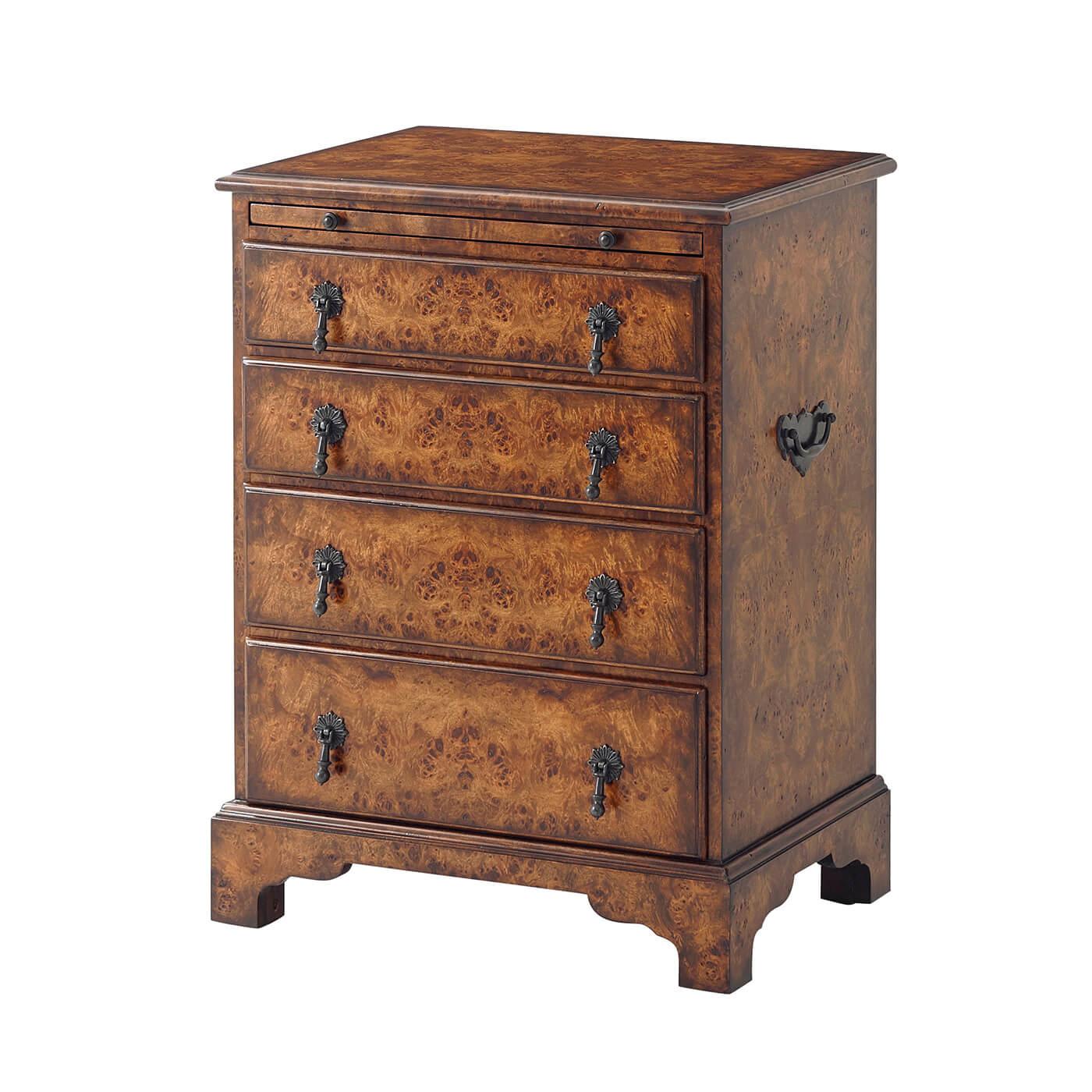 Vietnamien Paire de tables de nuit en loupe de George I en vente
