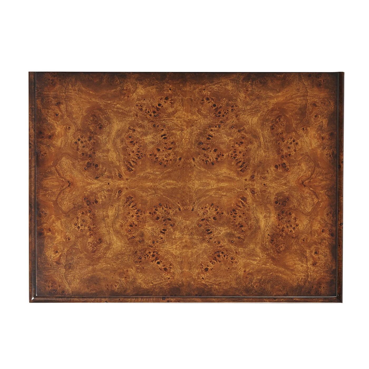Broussin Paire de tables de nuit en loupe de George I en vente
