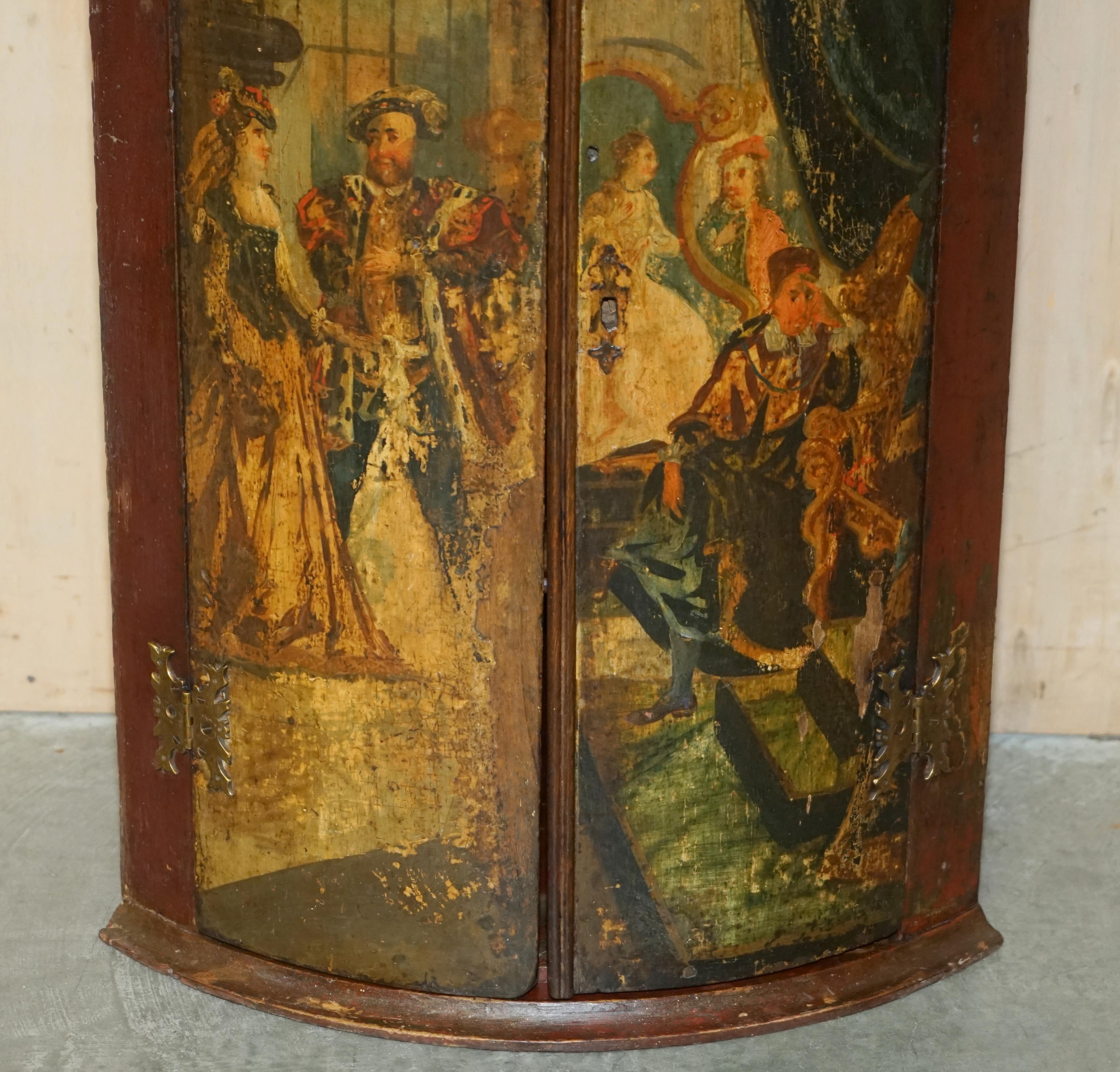 Early 18th Century PAIR OF GEORGE I CIRCA 1700 HENRY VIII POLYCHROME PAiNTED CORNER WALL CABINETS For Sale