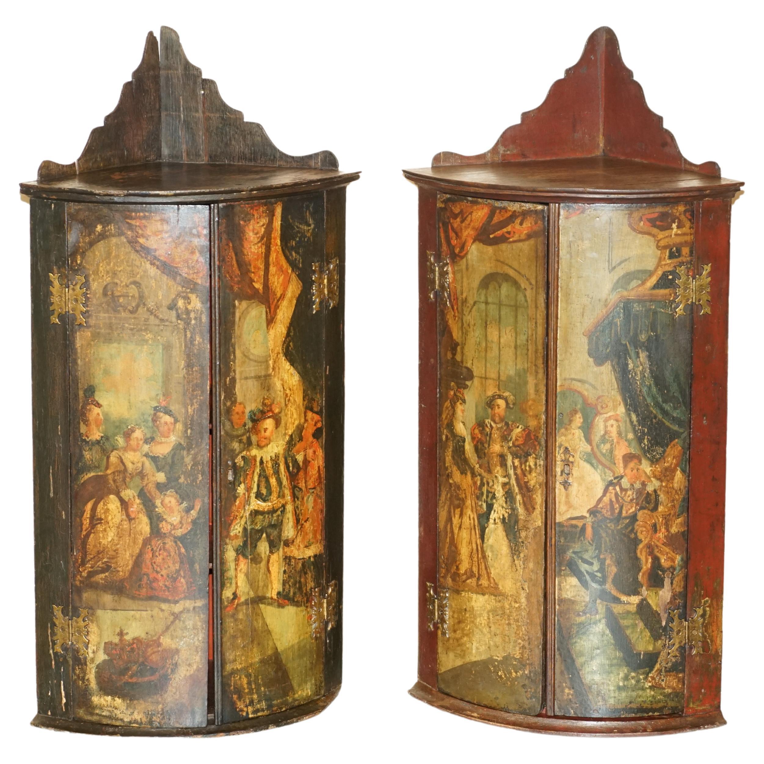 PAIR OF GEORGE I CIRCA 1700 HENRY VIII POLYCHROME PAiNTED CORNER WALL CABINETS For Sale