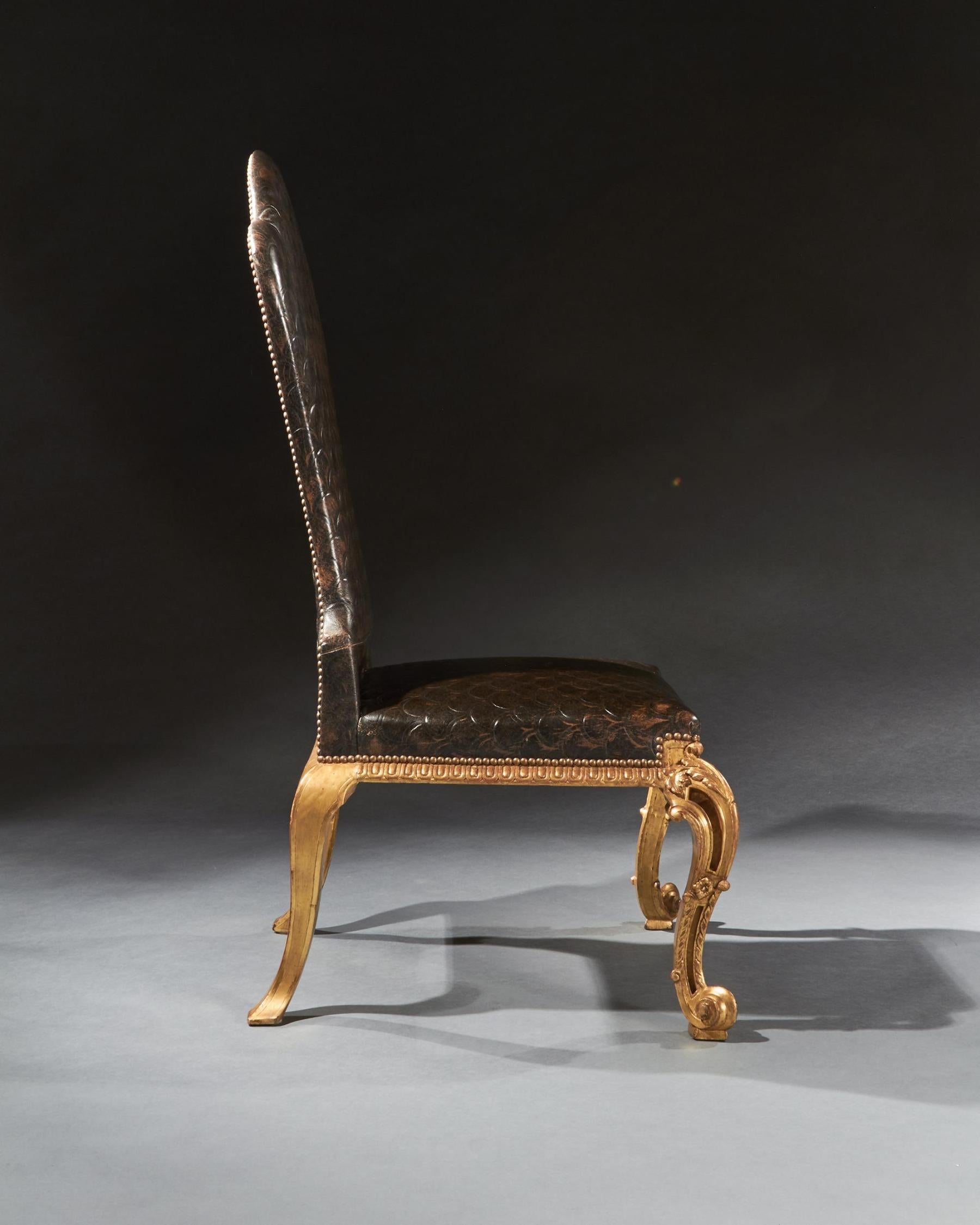 Paire de chaises d'appoint en bois doré et cuir de style George I de la fin du 19e siècle Bon état - En vente à Benington, Herts