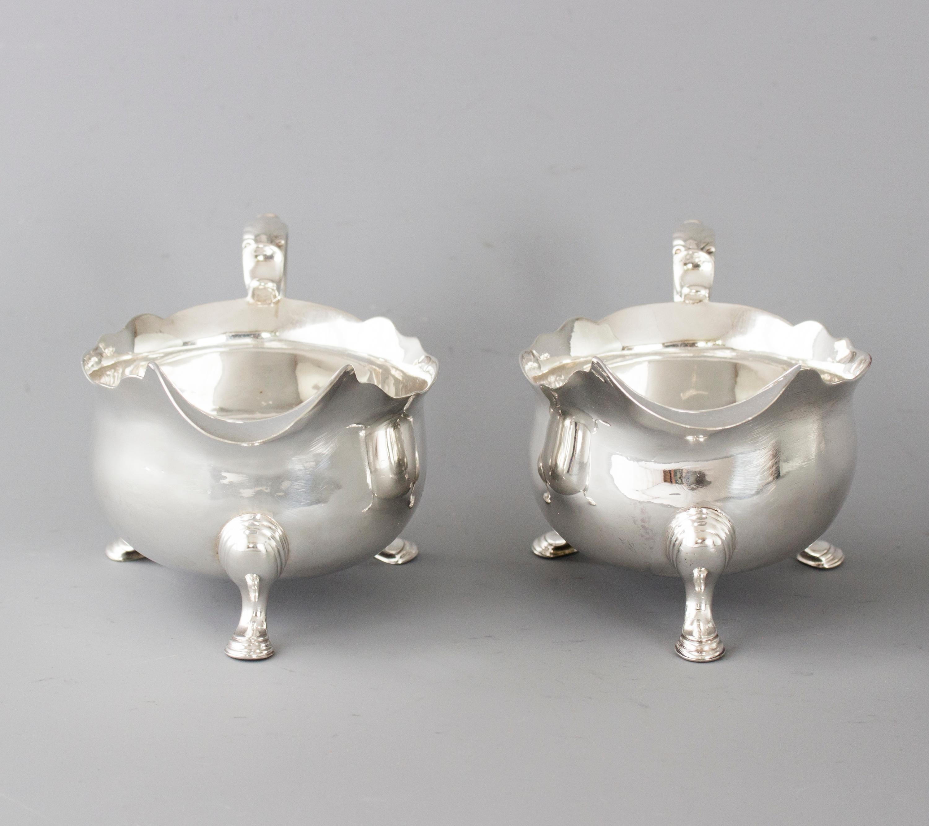British Pair of George II Silver Sauce Boats, London, 1737 by Benjamin West For Sale