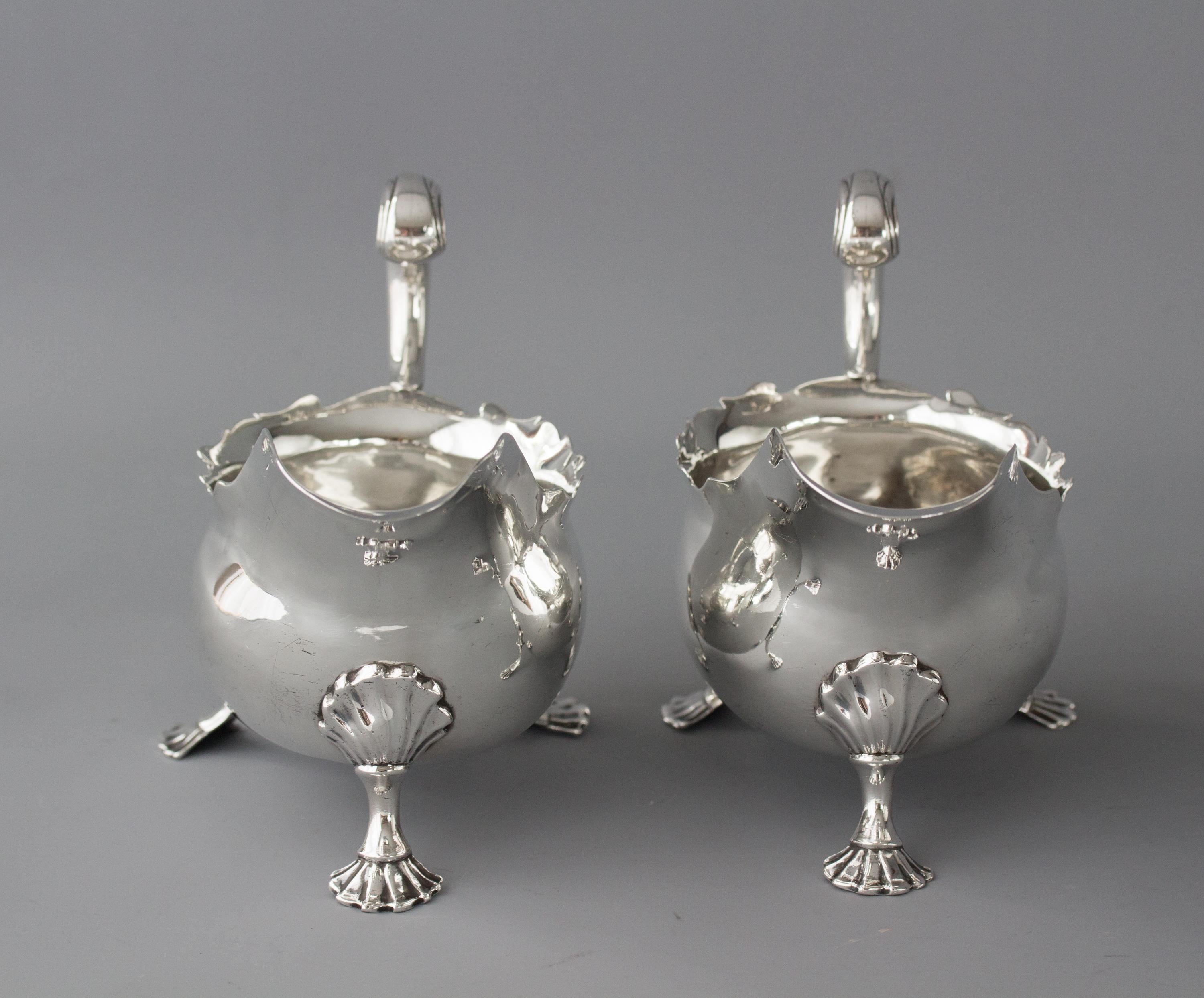 Pair of George II Silver Sauce Boats, London, 1752 In Good Condition In Cornwall, GB