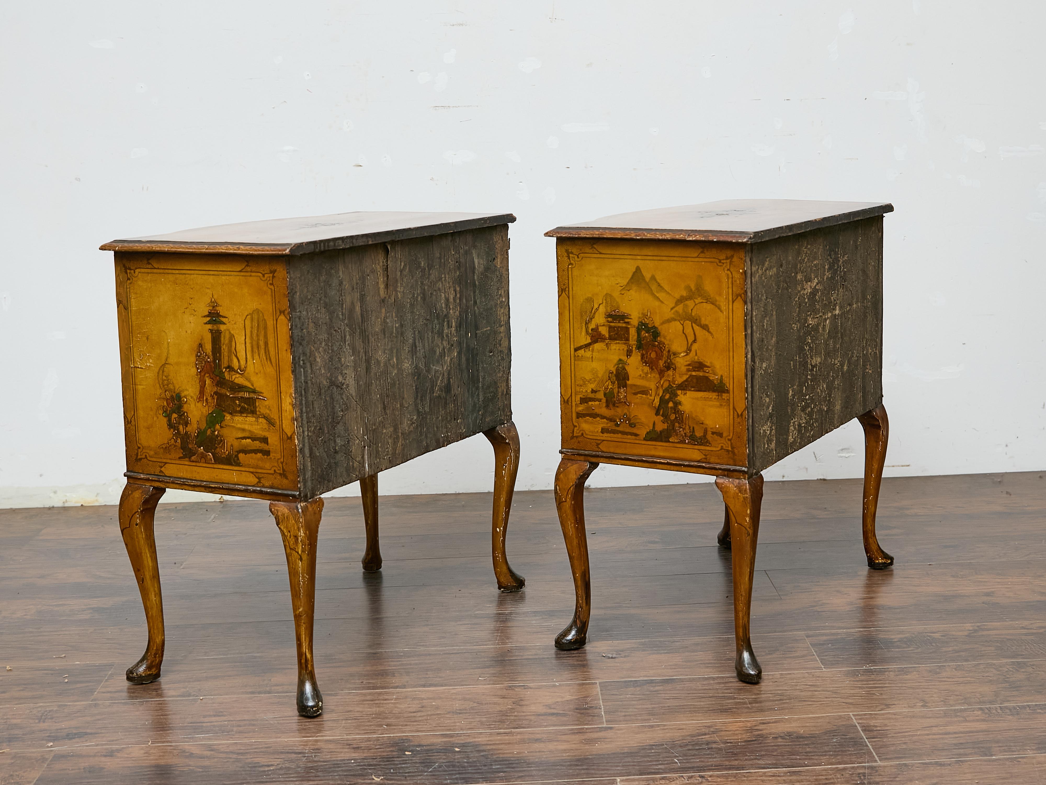 Paar Chinoiserie-Kommoden aus der Zeit von George III mit handgemalten Szenen im Angebot 5