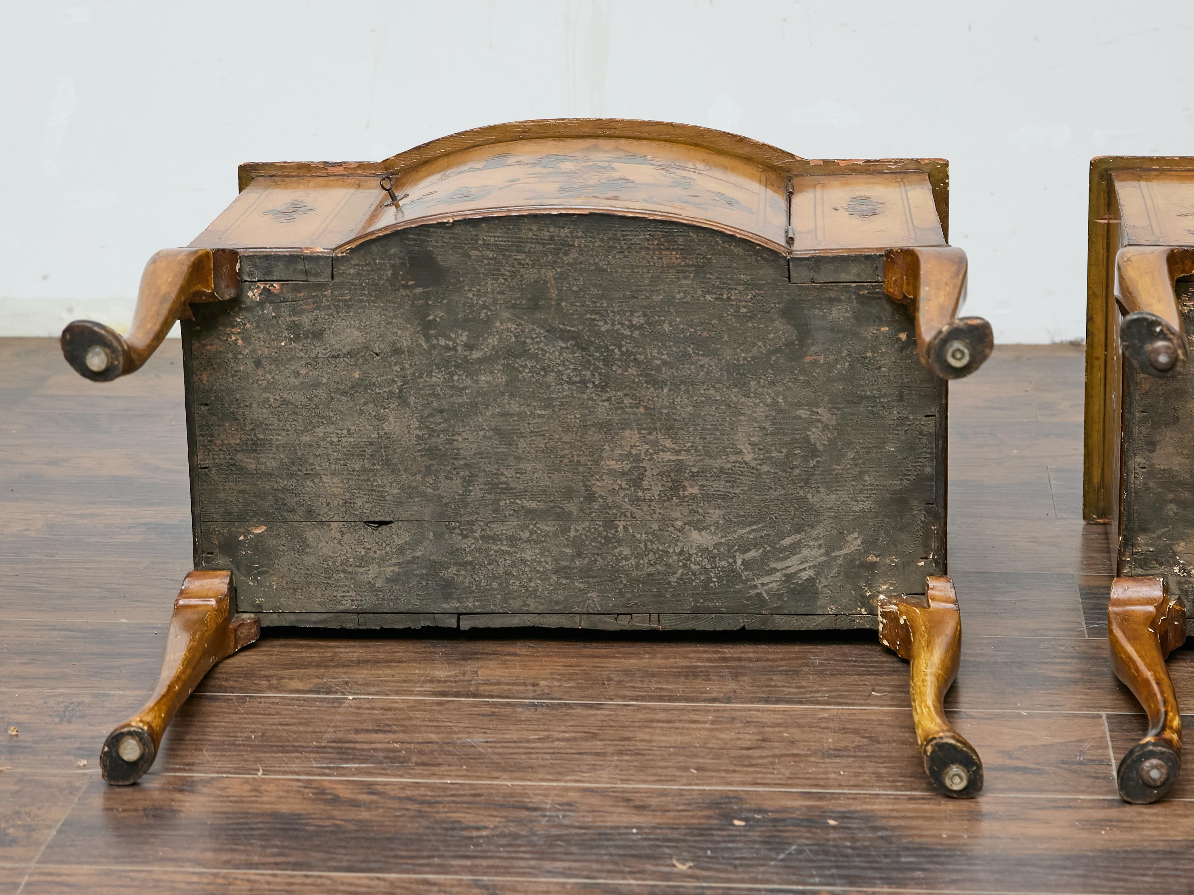 Paar Chinoiserie-Kommoden aus der Zeit von George III mit handgemalten Szenen im Angebot 8