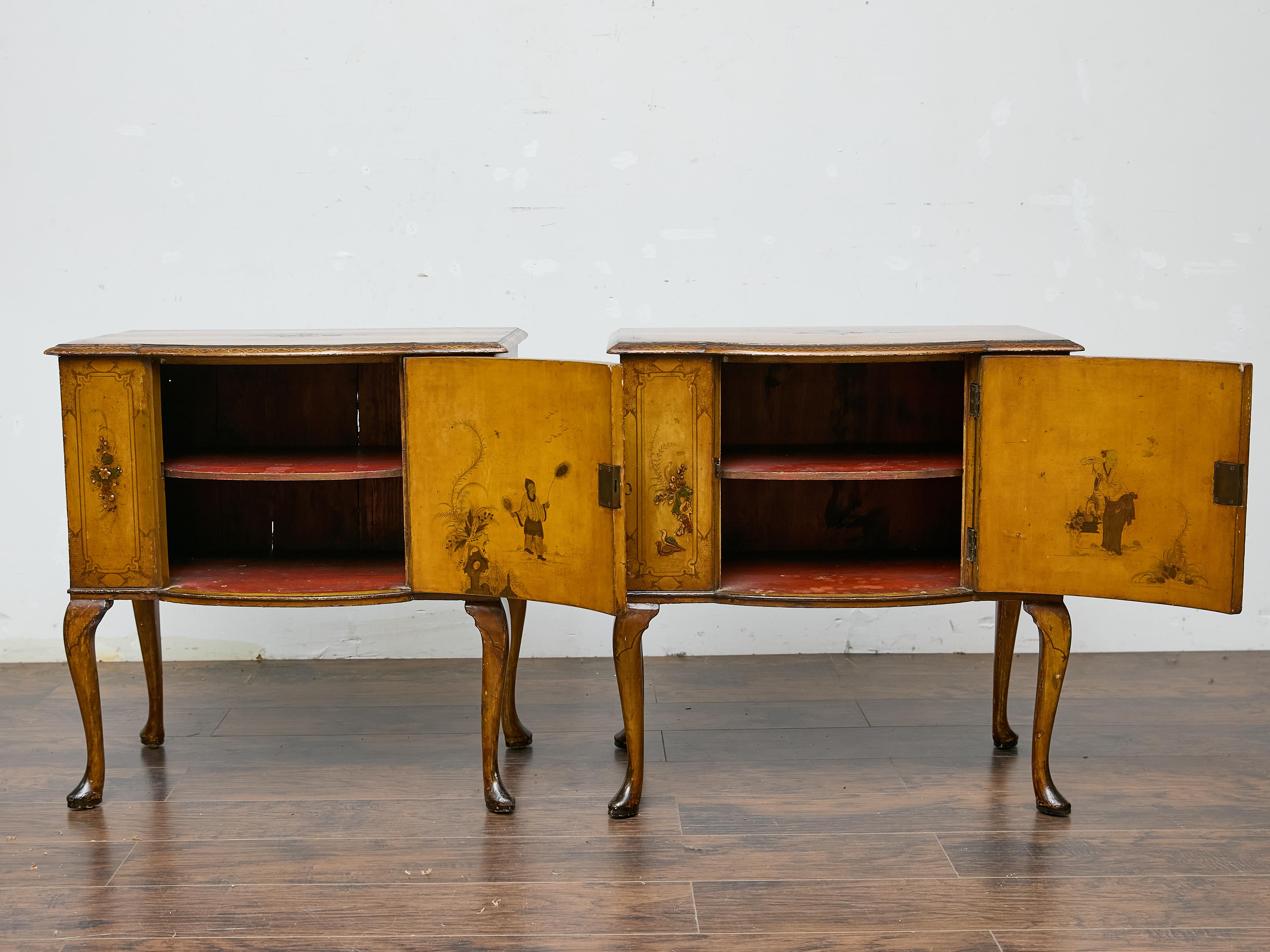Paar Chinoiserie-Kommoden aus der Zeit von George III mit handgemalten Szenen im Zustand „Gut“ im Angebot in Atlanta, GA