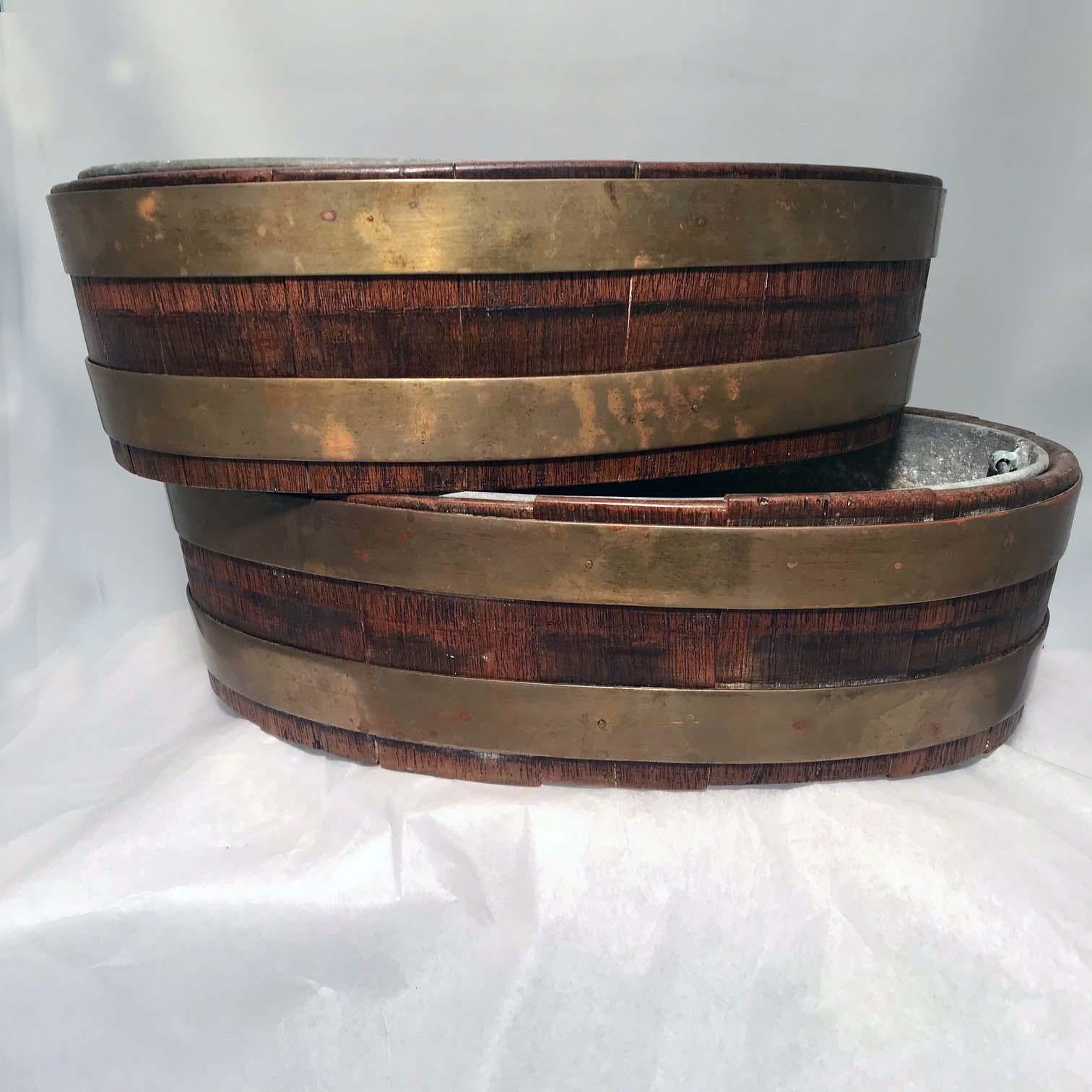 Pair of George III English Coopered Oak Oyster Buckets In Good Condition In Montreal, QC