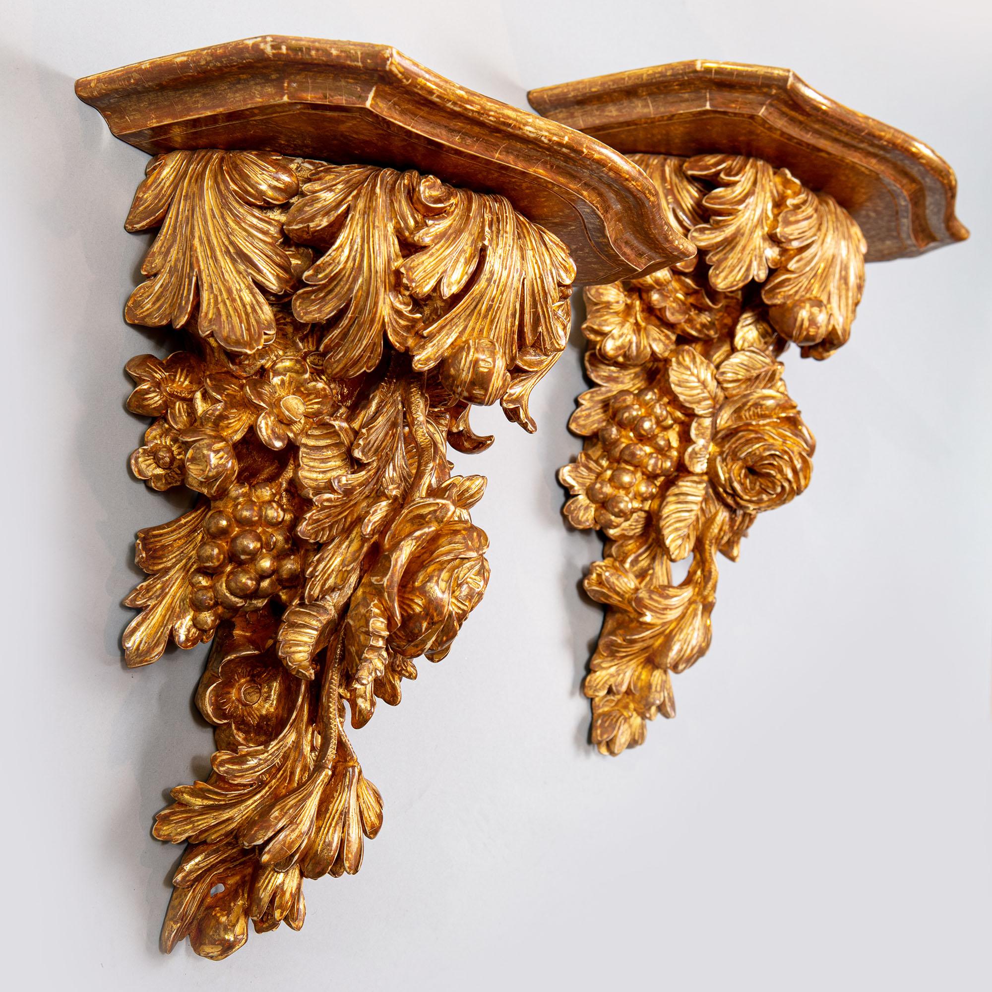 Anglais Paire de supports muraux en bois doré George III en vente