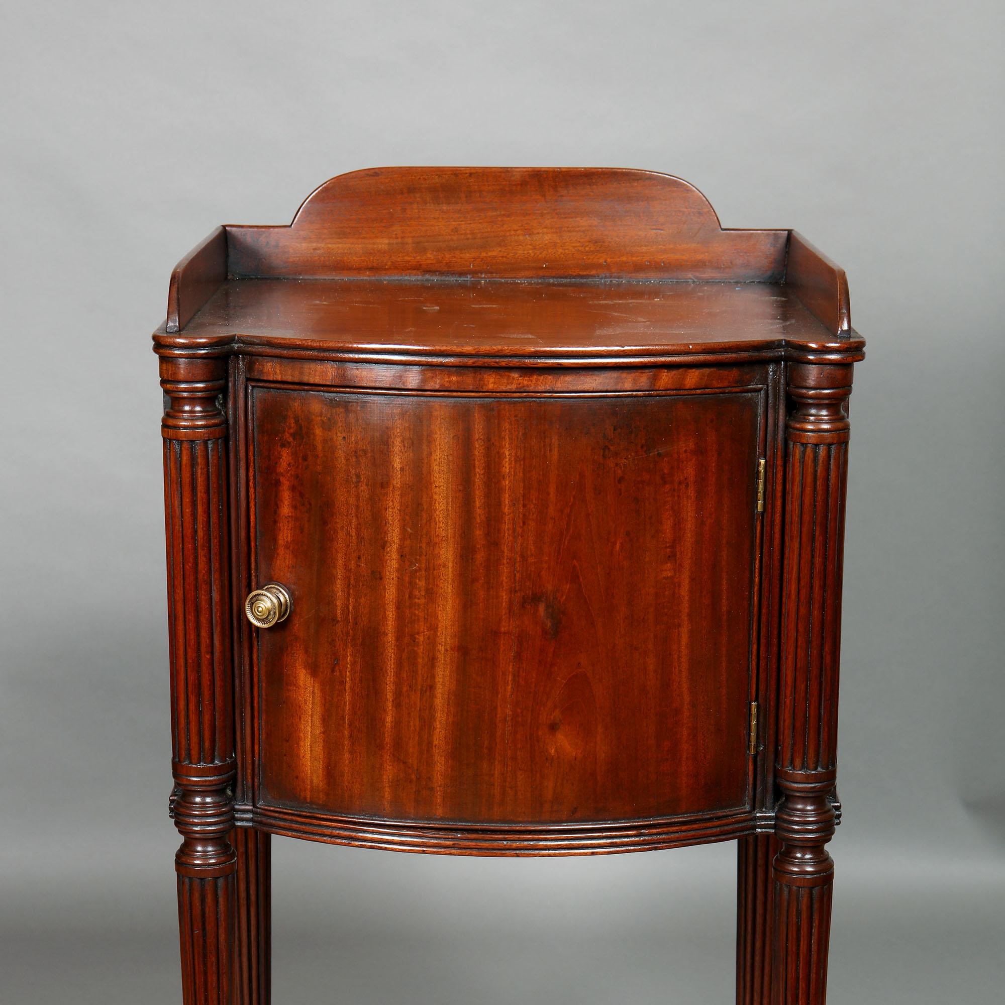 Pair of George III Mahogany Bedside Cabinet Nightstands Manner of Gillows For Sale 6