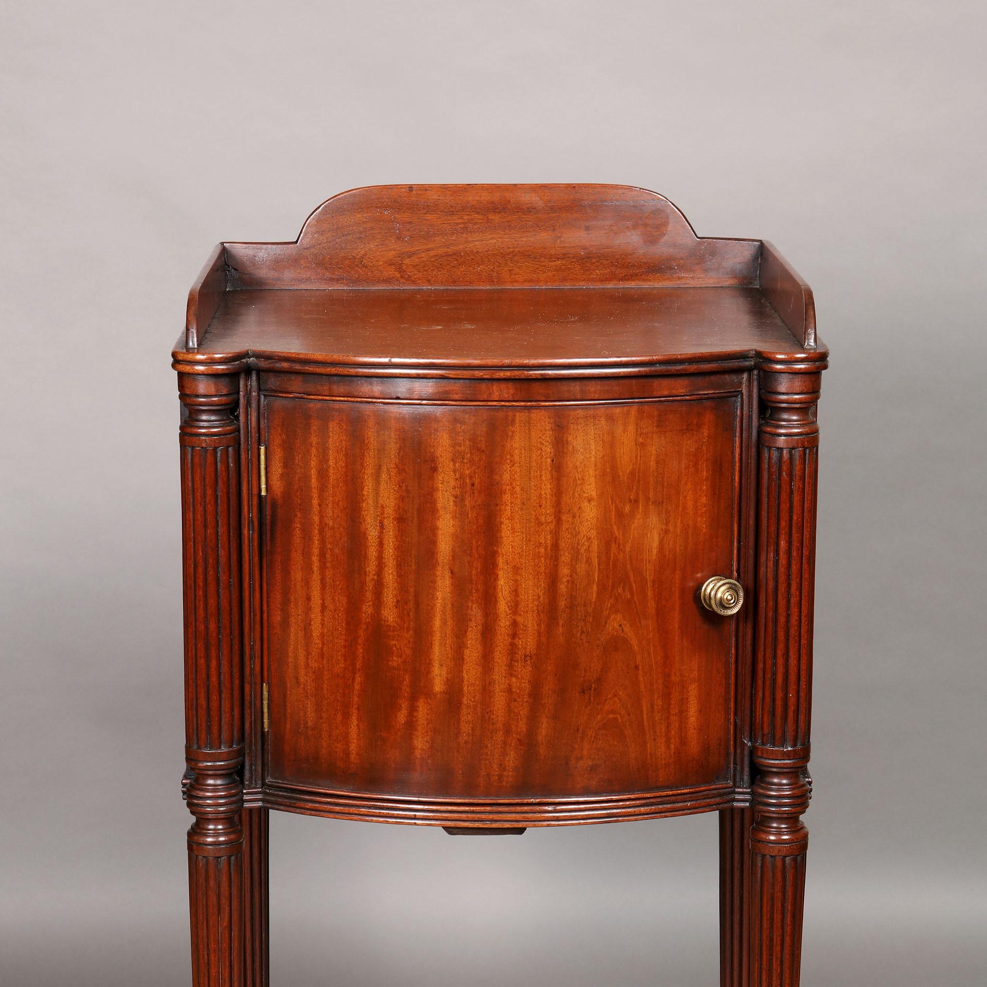 English Pair of George III Mahogany Bedside Cabinet Nightstands Manner of Gillows For Sale