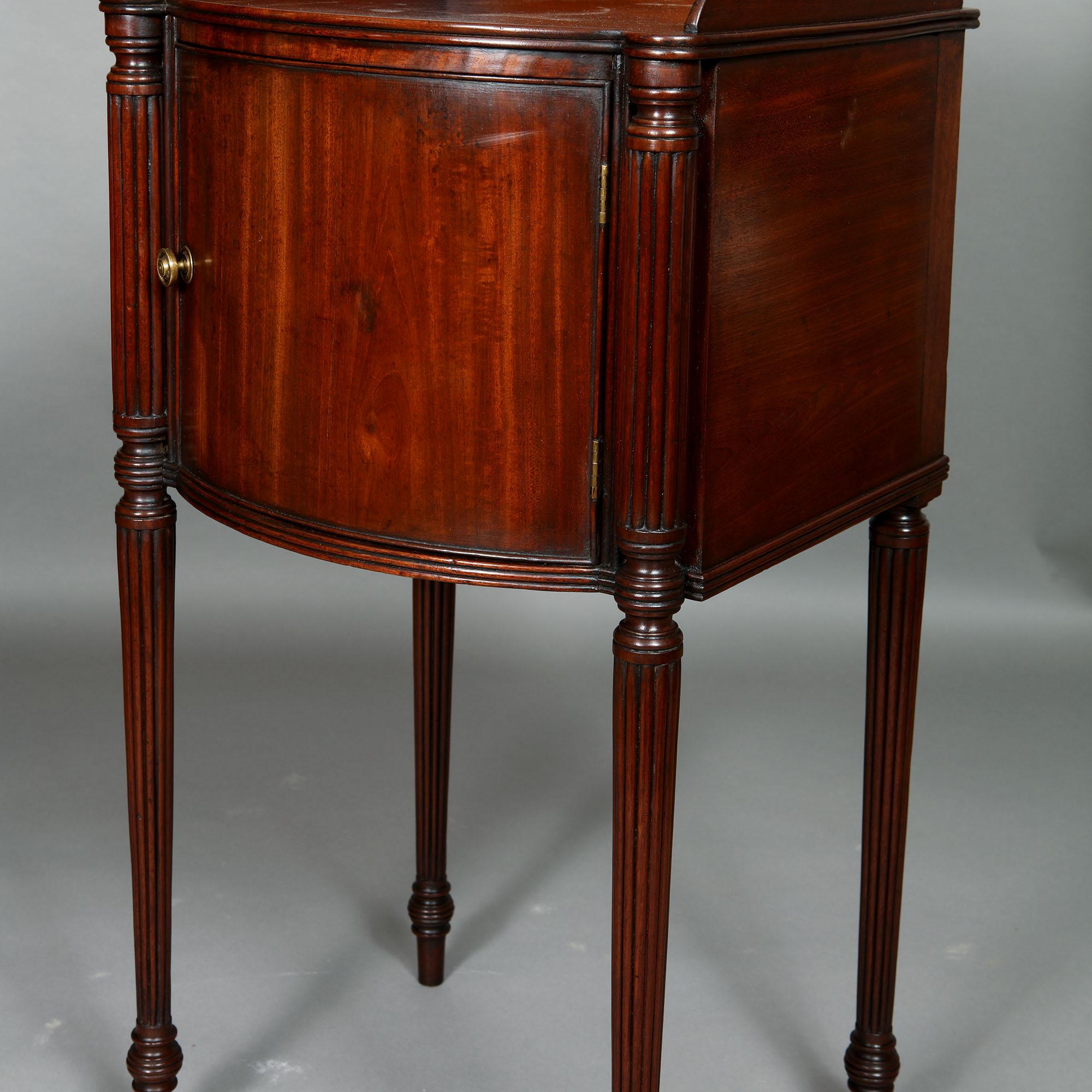 Pair of George III Mahogany Bedside Cabinet Nightstands Manner of Gillows For Sale 1