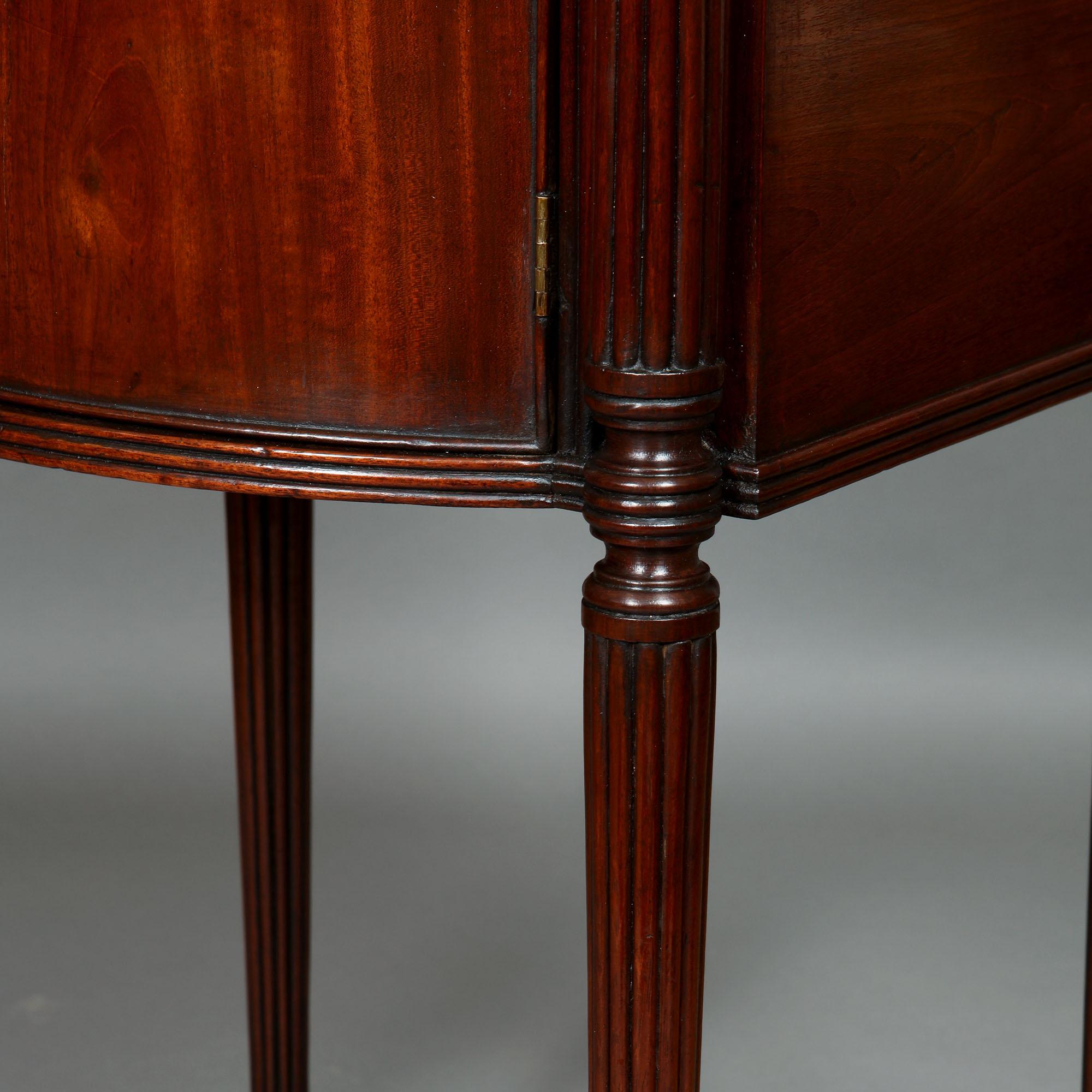 Pair of George III Mahogany Bedside Cabinet Nightstands Manner of Gillows For Sale 3