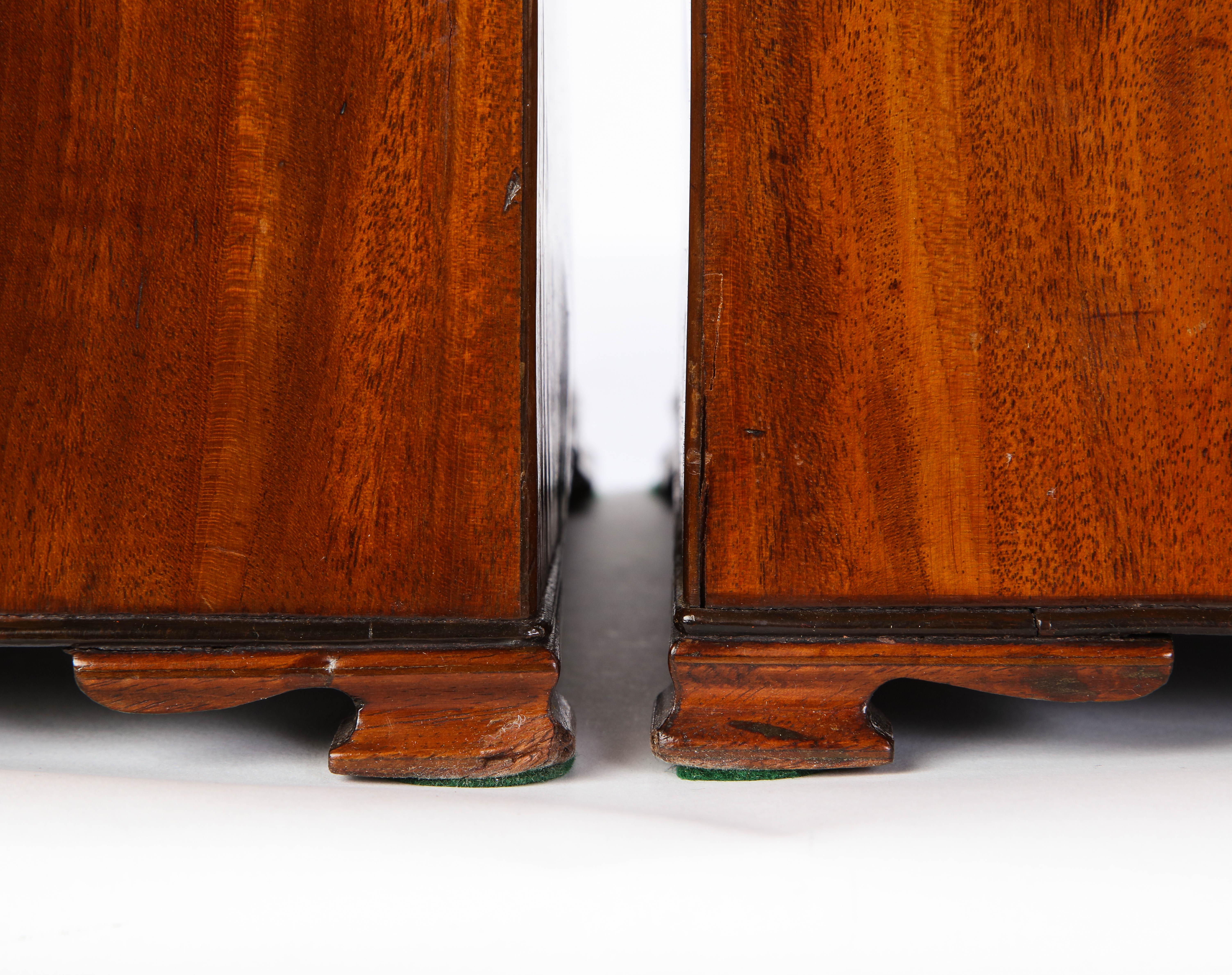 Pair of George III Mahogany Cutlery Boxes, Late 18th Century 4