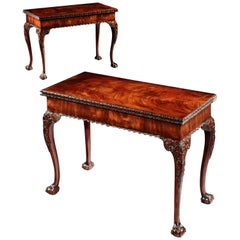 Coppia di tavoli da gioco in mogano di Giorgio III alla maniera di Thomas Chippendale