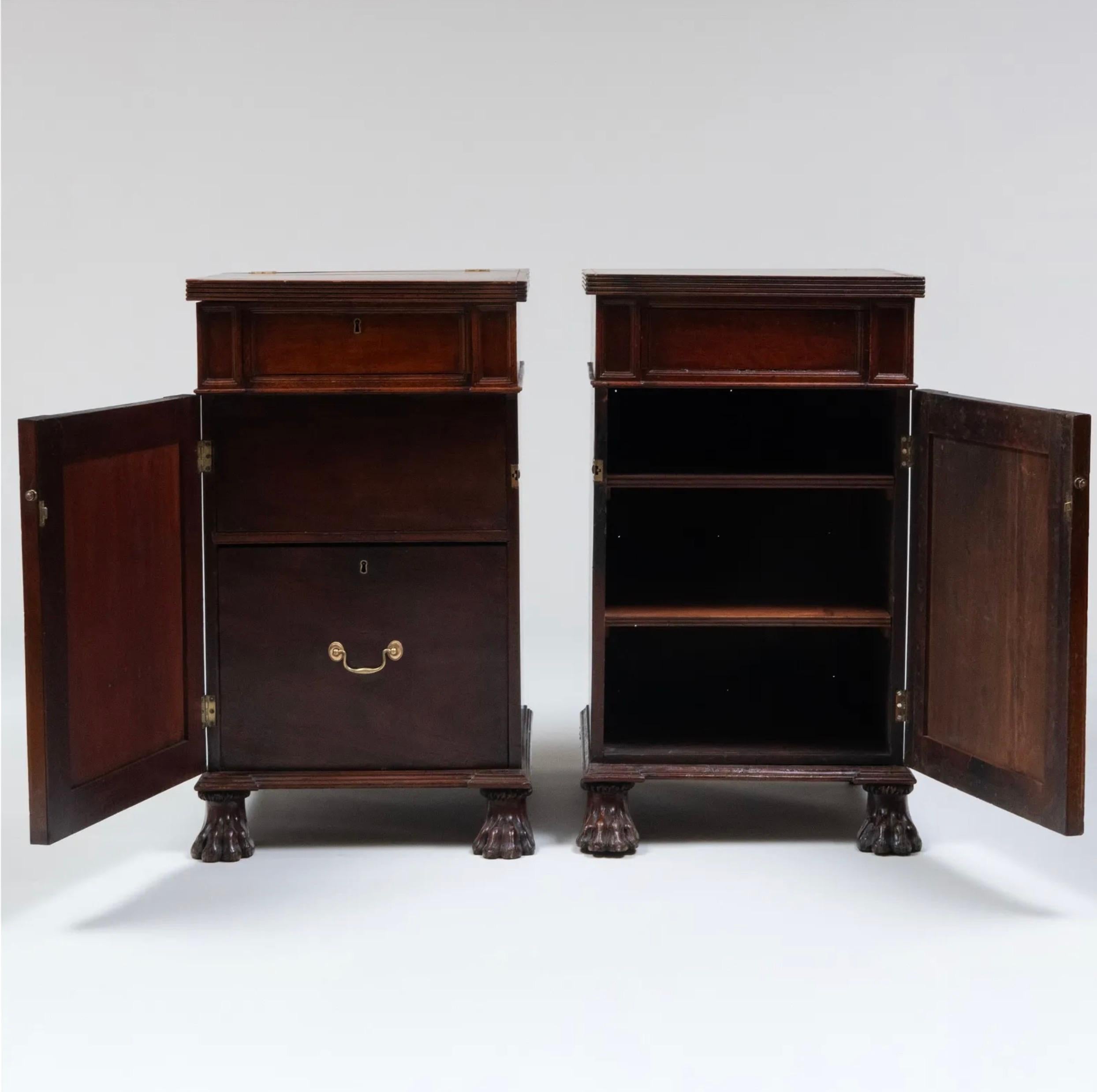 Pair of George III Mahogany Pedestal Cabinets In Good Condition For Sale In New York, NY