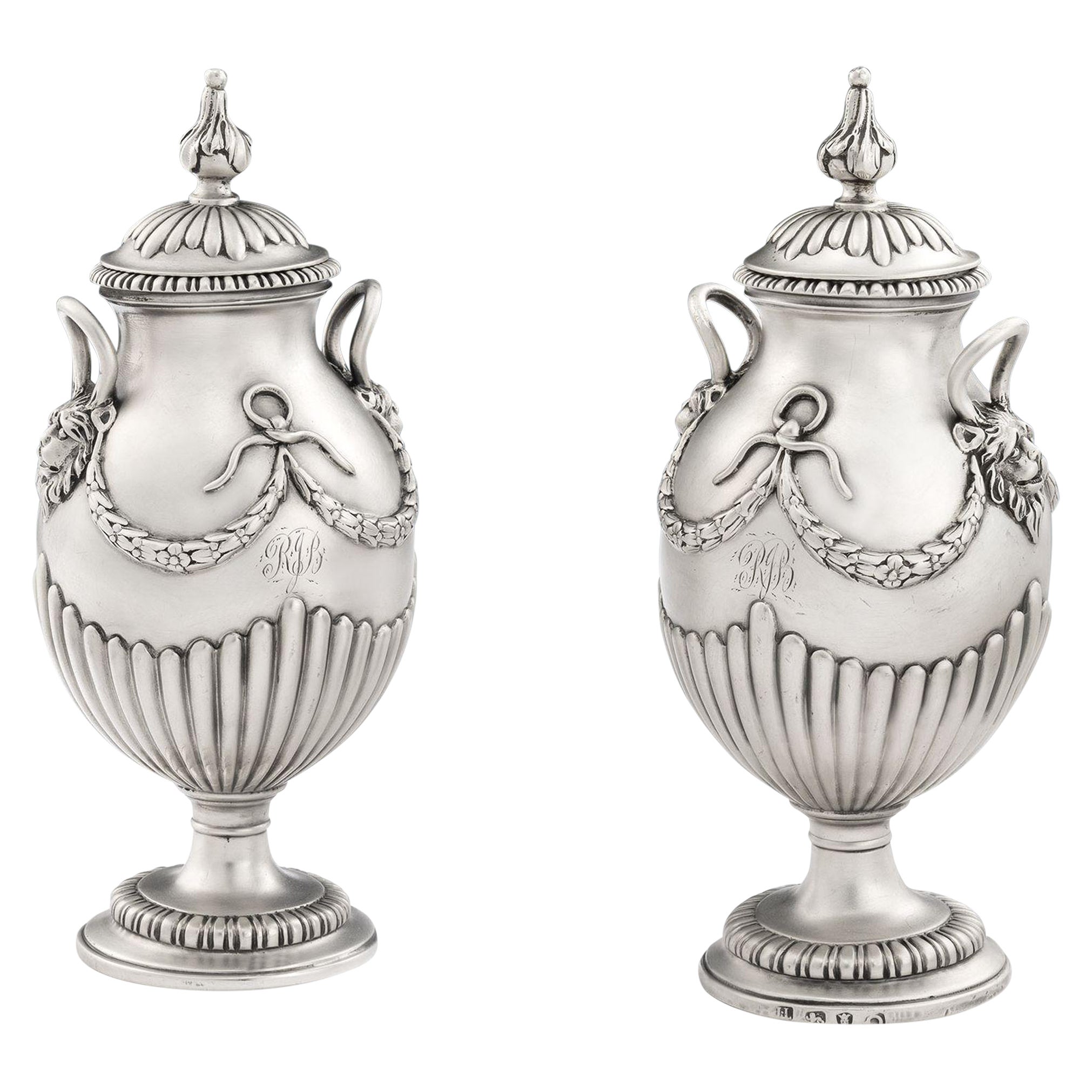 Paire de vases néoclassiques George III par Thomas Pitts I, 1771 en vente