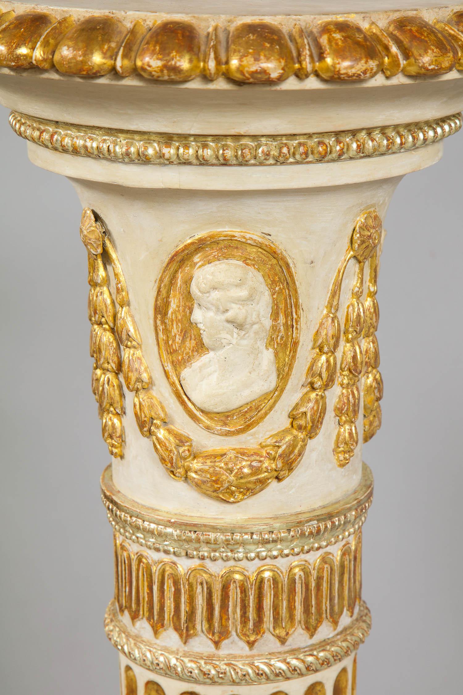 Paire de The Pedestals en bois peint et doré de George III en vente 12