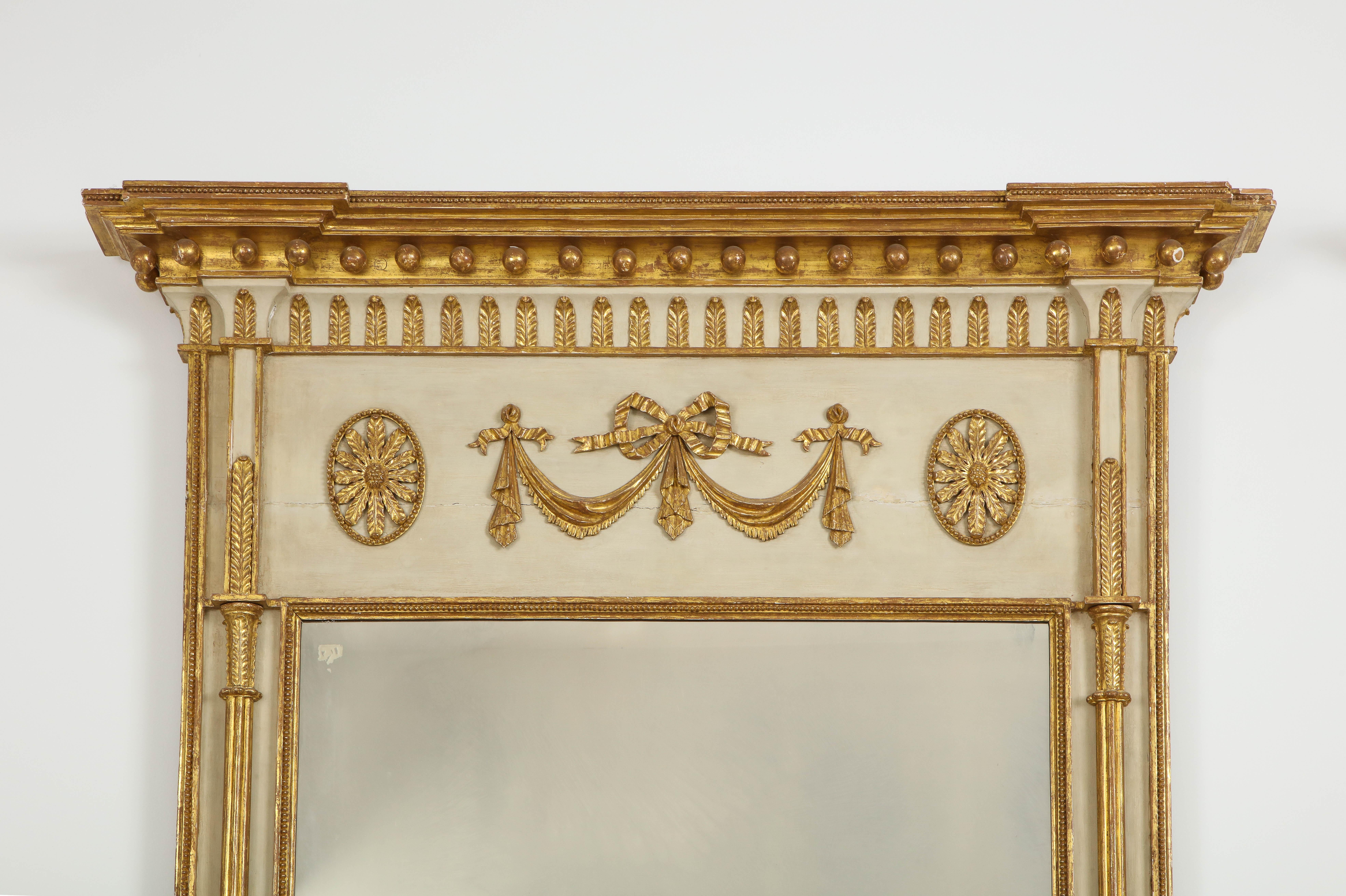 Pair of George III Painted and Parcel Gilt Mirrors In Good Condition In New York, NY