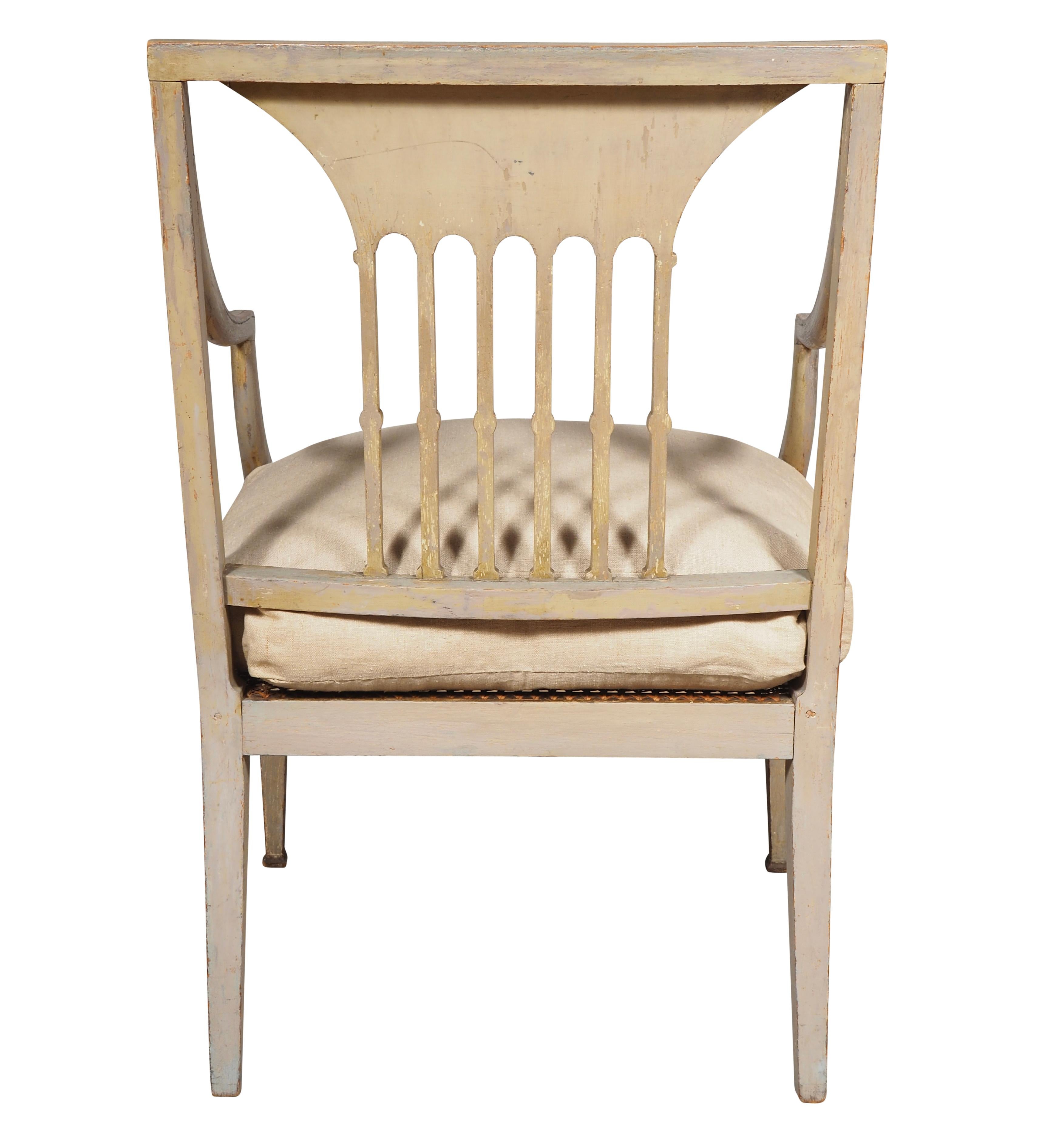 Fin du XVIIIe siècle Paire de fauteuils peints George III en vente