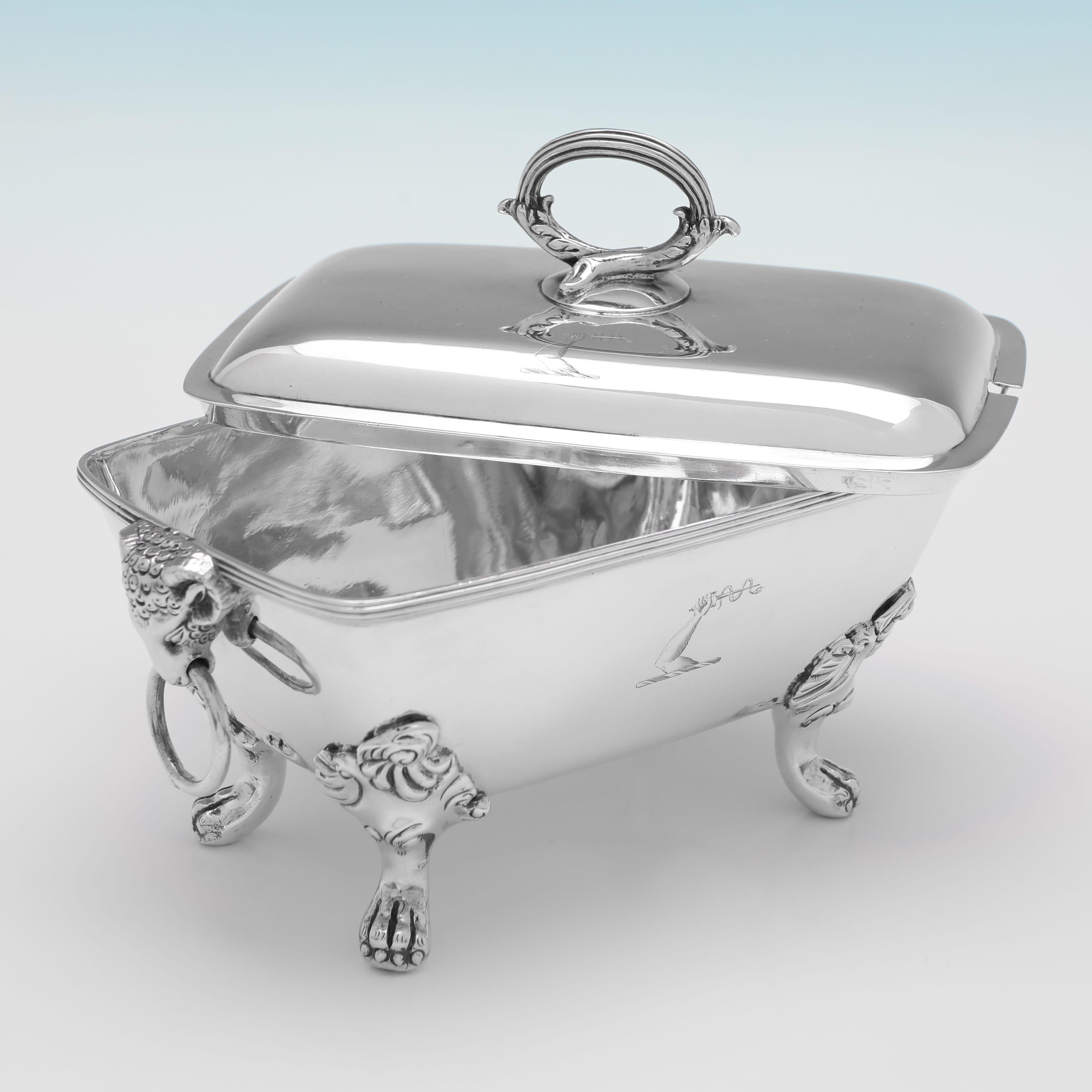 Anglais Paire de soupières à sauce en argent massif d'époque George III, fabriquées en 1801 en vente