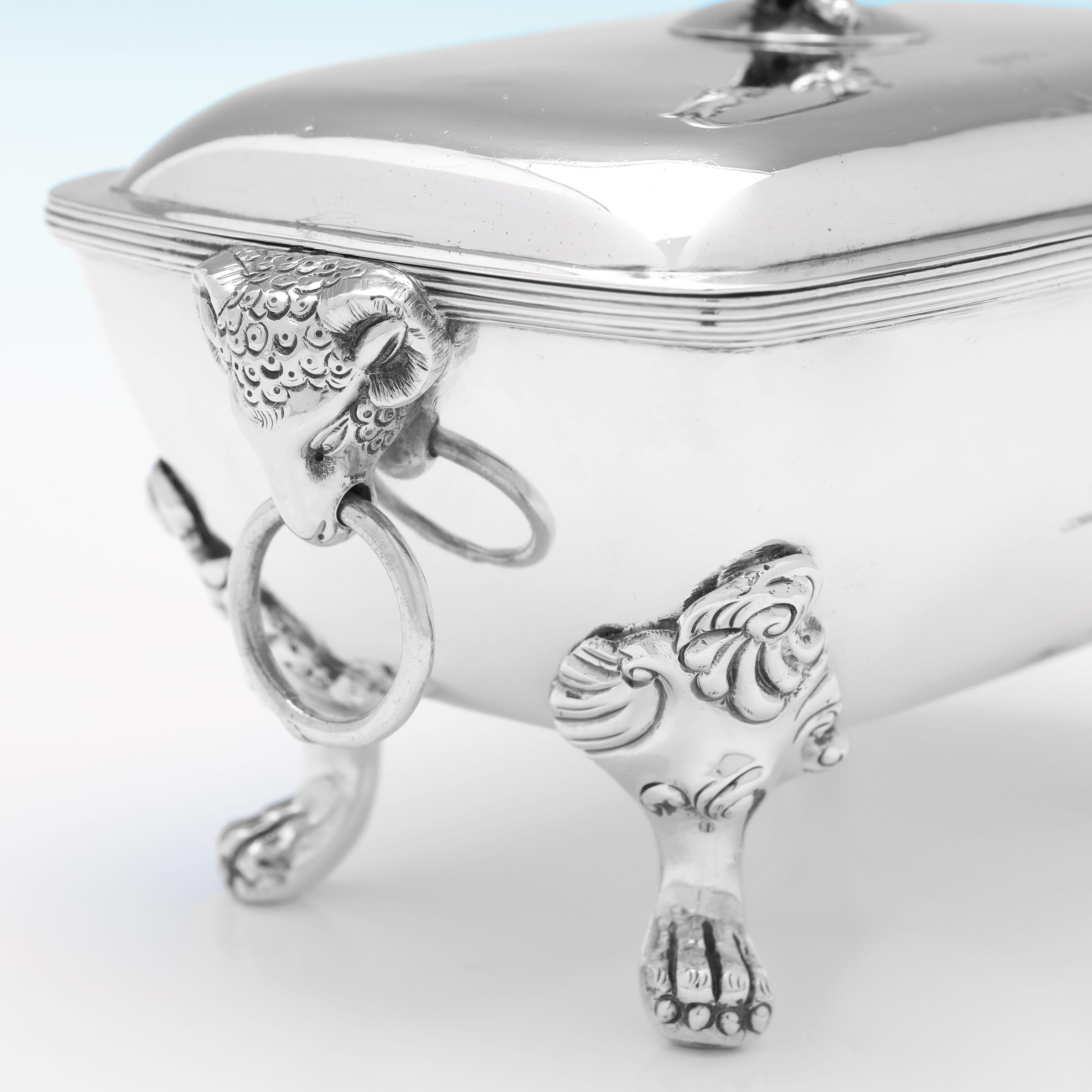 Paire de soupières à sauce en argent massif d'époque George III, fabriquées en 1801 Bon état - En vente à London, London