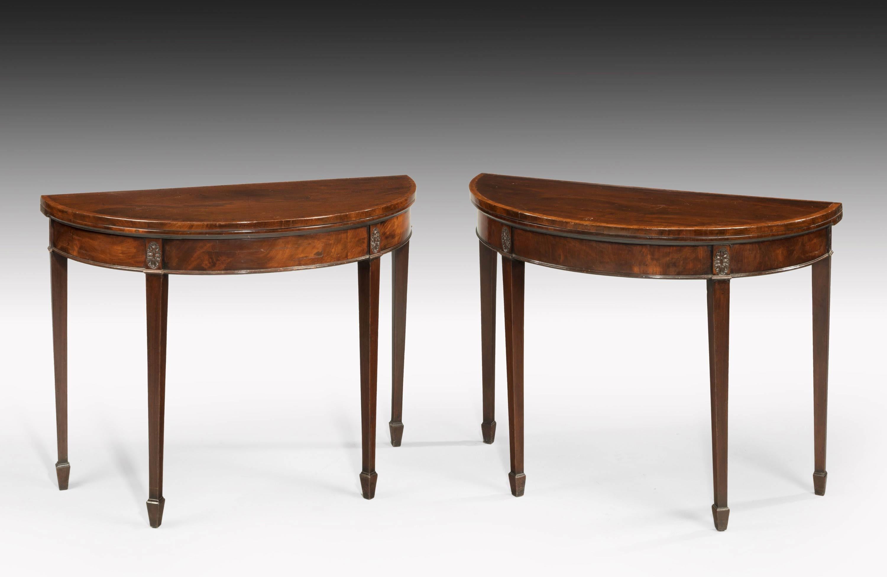 Pair of George III Period Mahogany Card and Tea Tables In Good Condition For Sale In Peterborough, Northamptonshire