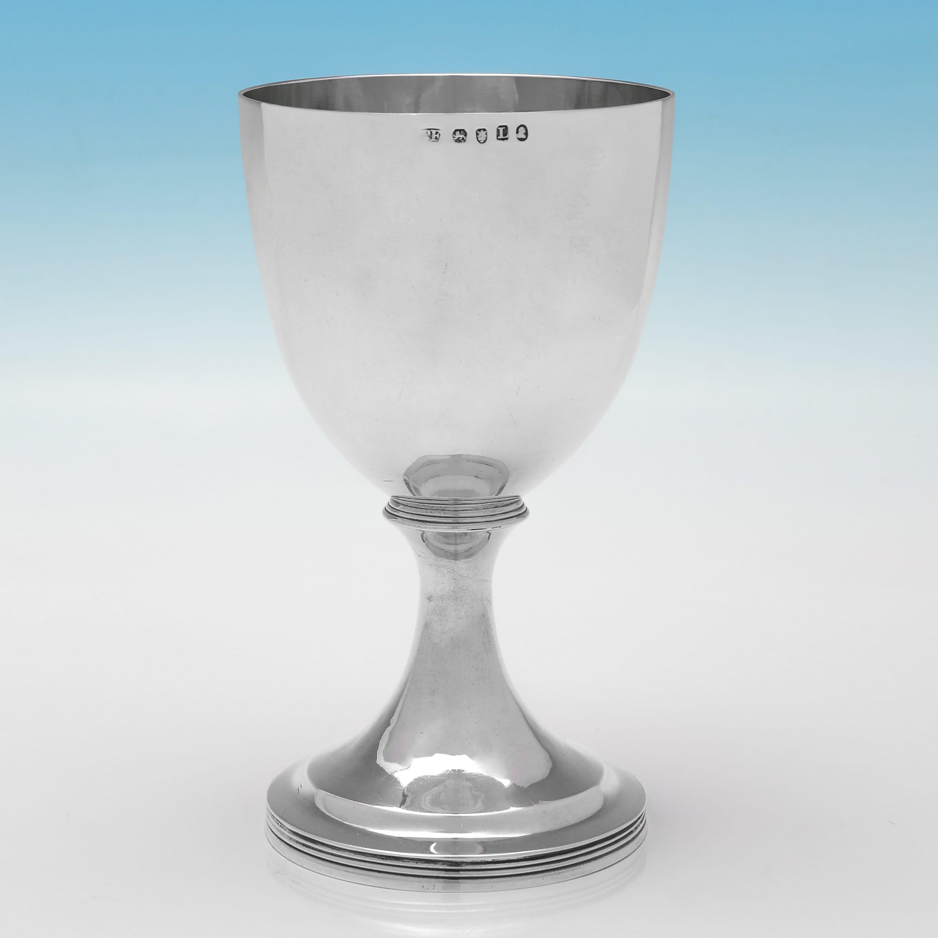 Anglais Paire de gobelets en argent sterling de la période George III par Charles Fox Londres 1806 en vente