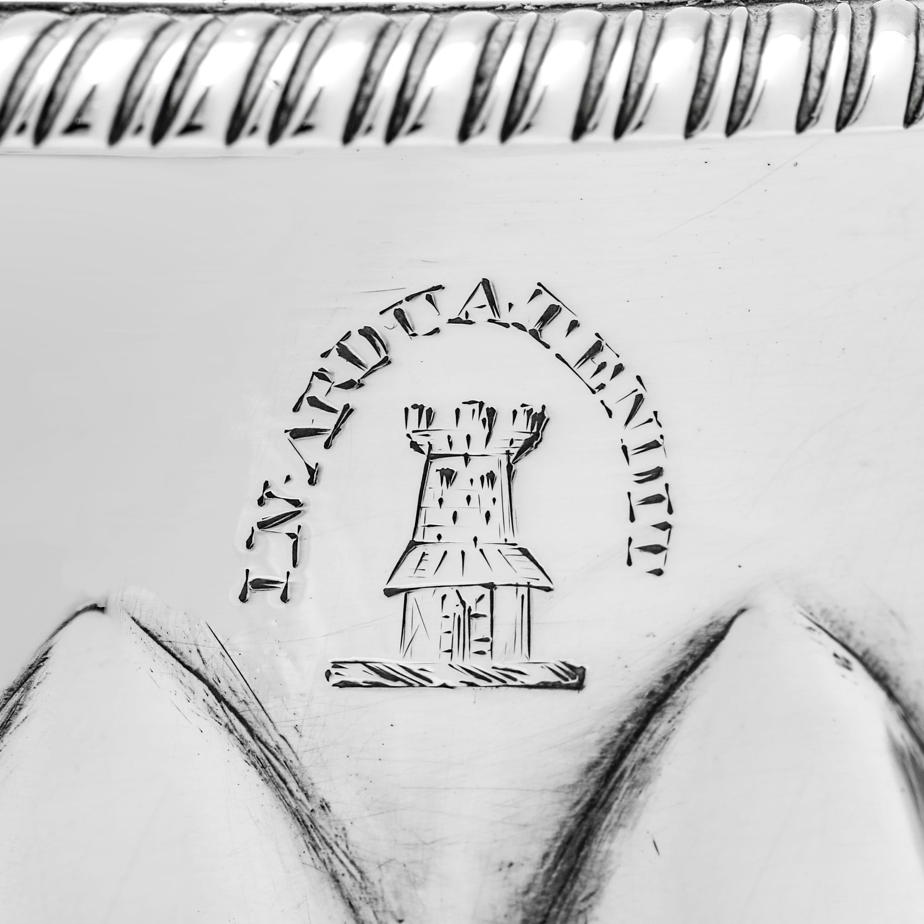 Début du XIXe siècle Paire de sous-verres à vin en argent sterling de la période George III fabriqués à Londres en 1802 en vente