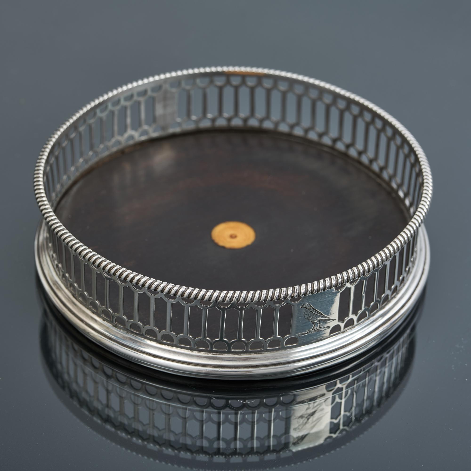 Paar durchbrochene Weinuntersetzer aus Sterlingsilber von George III. im Angebot 1