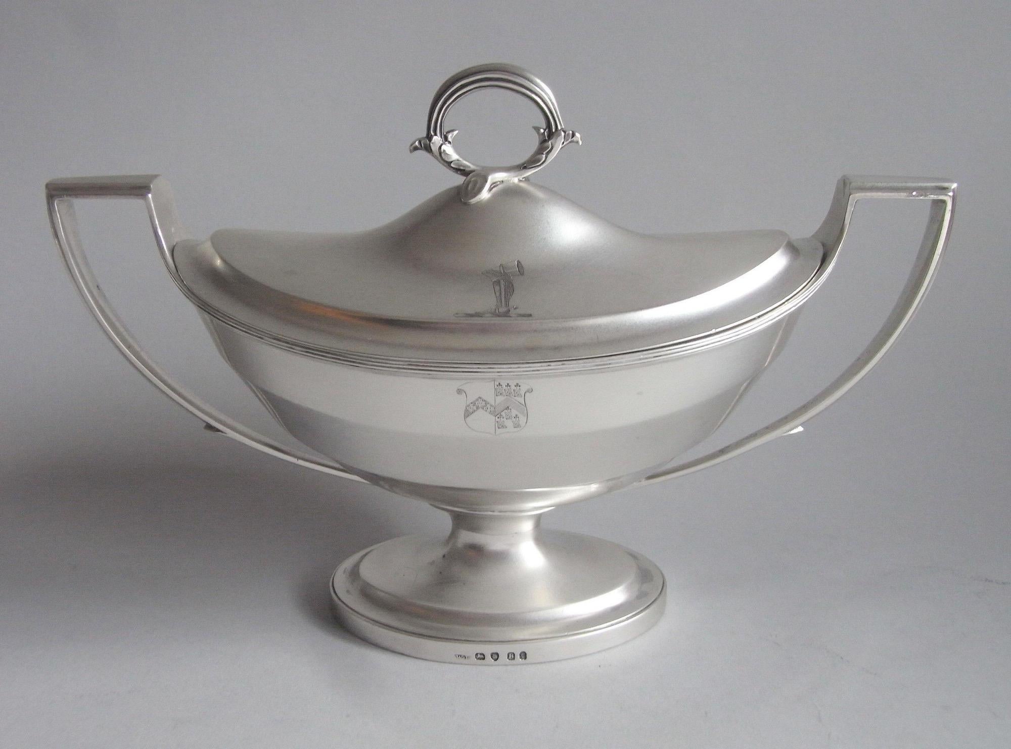 Anglais Paire de soupières à sauce George III fabriquées à Londres par William Frisbee, 1797 en vente