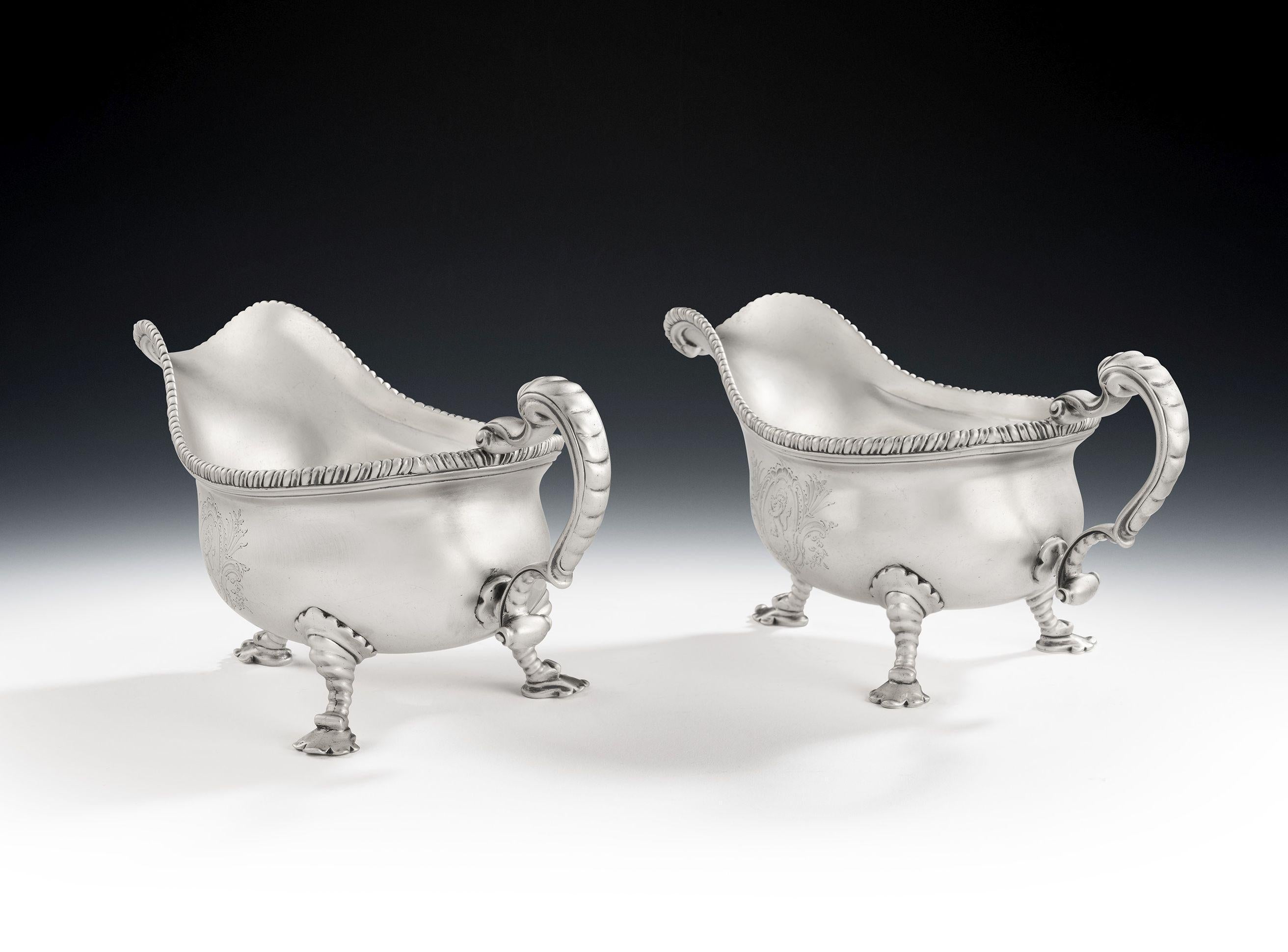 Pareja de salseras de Jorge III fabricadas en Londres por William Cripps, 1763 Inglés en venta