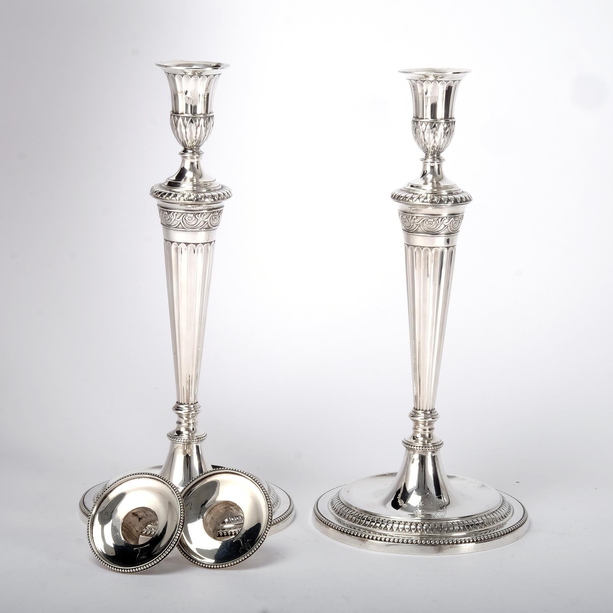 Pair of George III Silver Candlesticks In Good Condition In London, GB