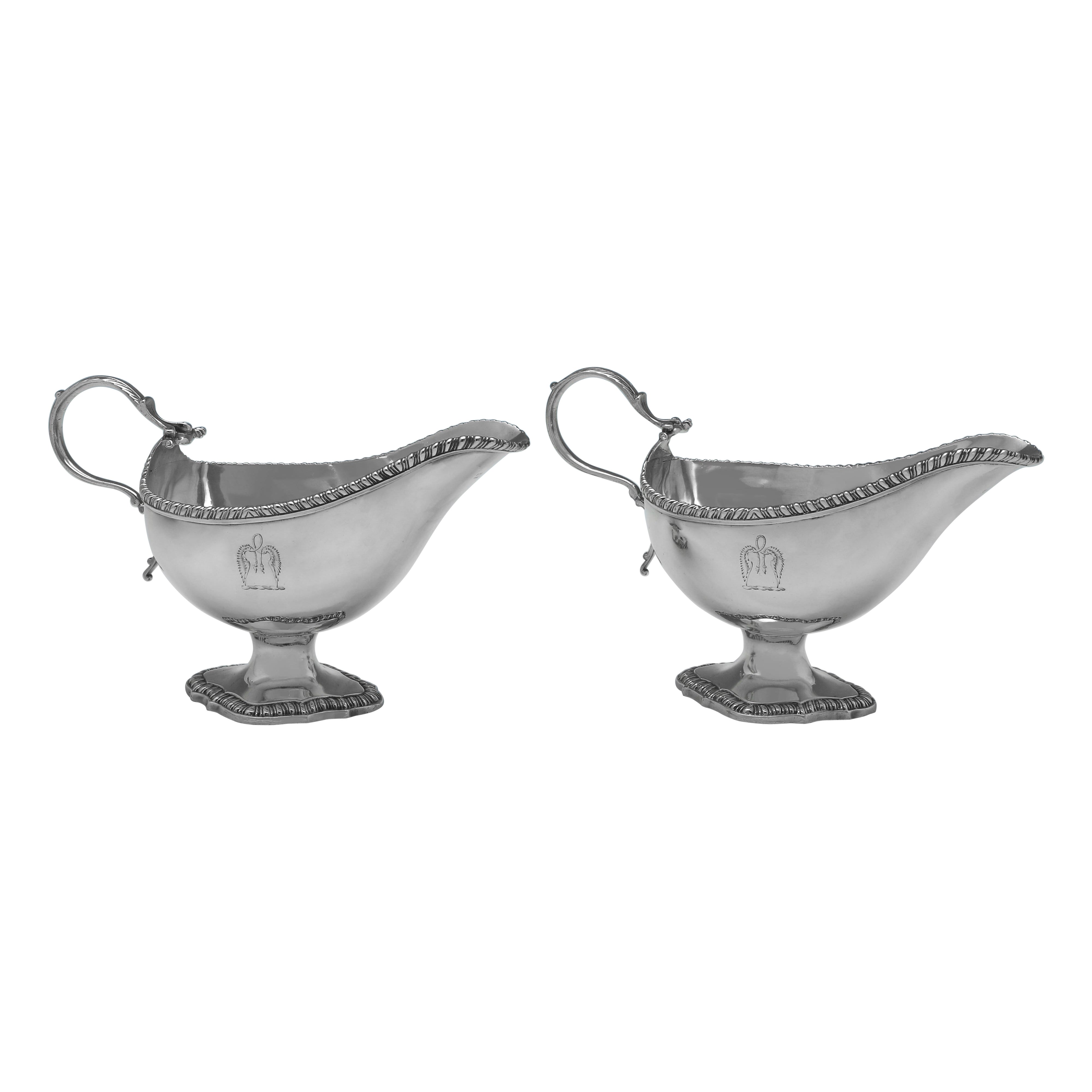 Paire de saucières en argent sterling de George III, fabriquées à Londres en 1772