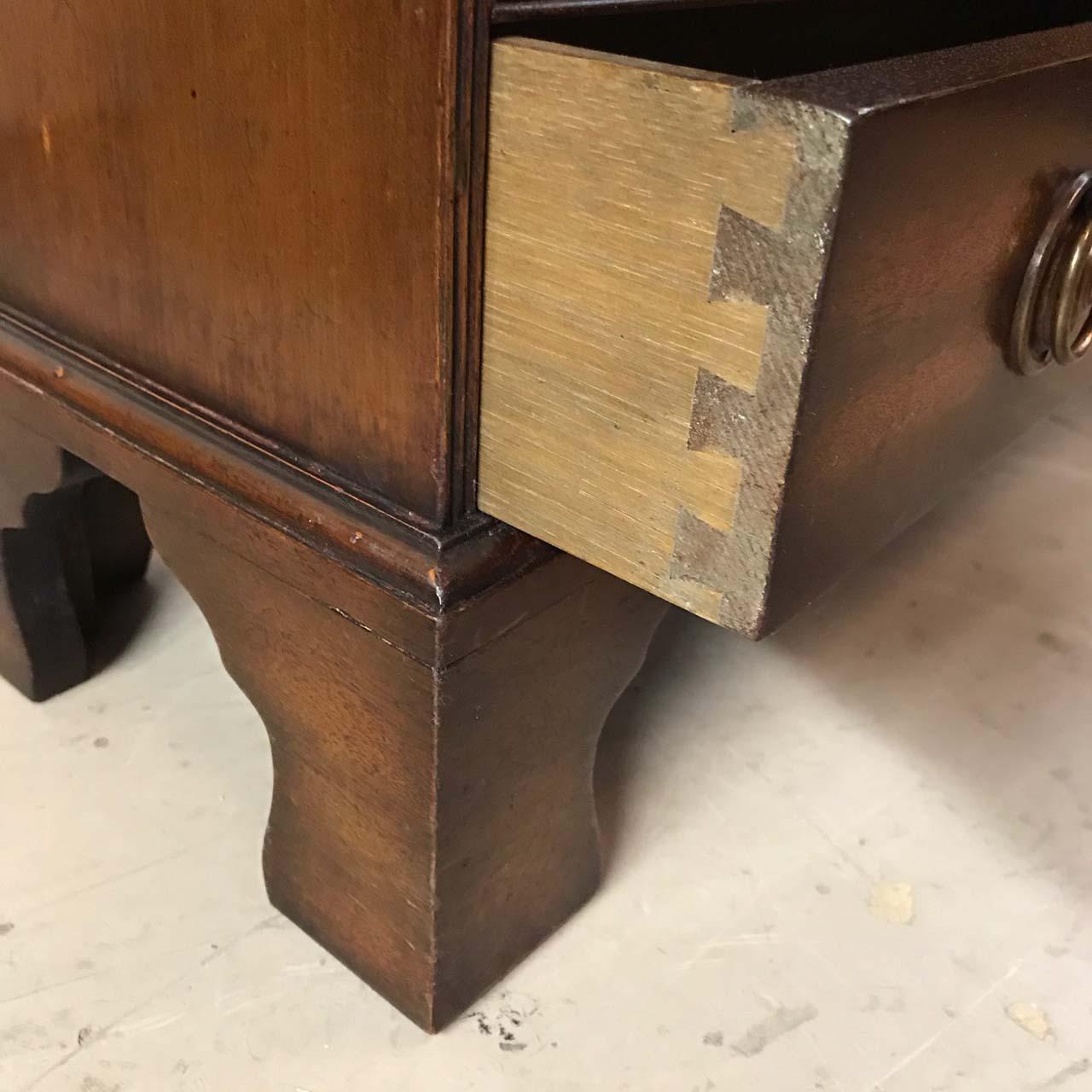 Pair of George III Style Dwarf Mahogany Bookcases by Arthur Brett In Good Condition In Montreal, QC