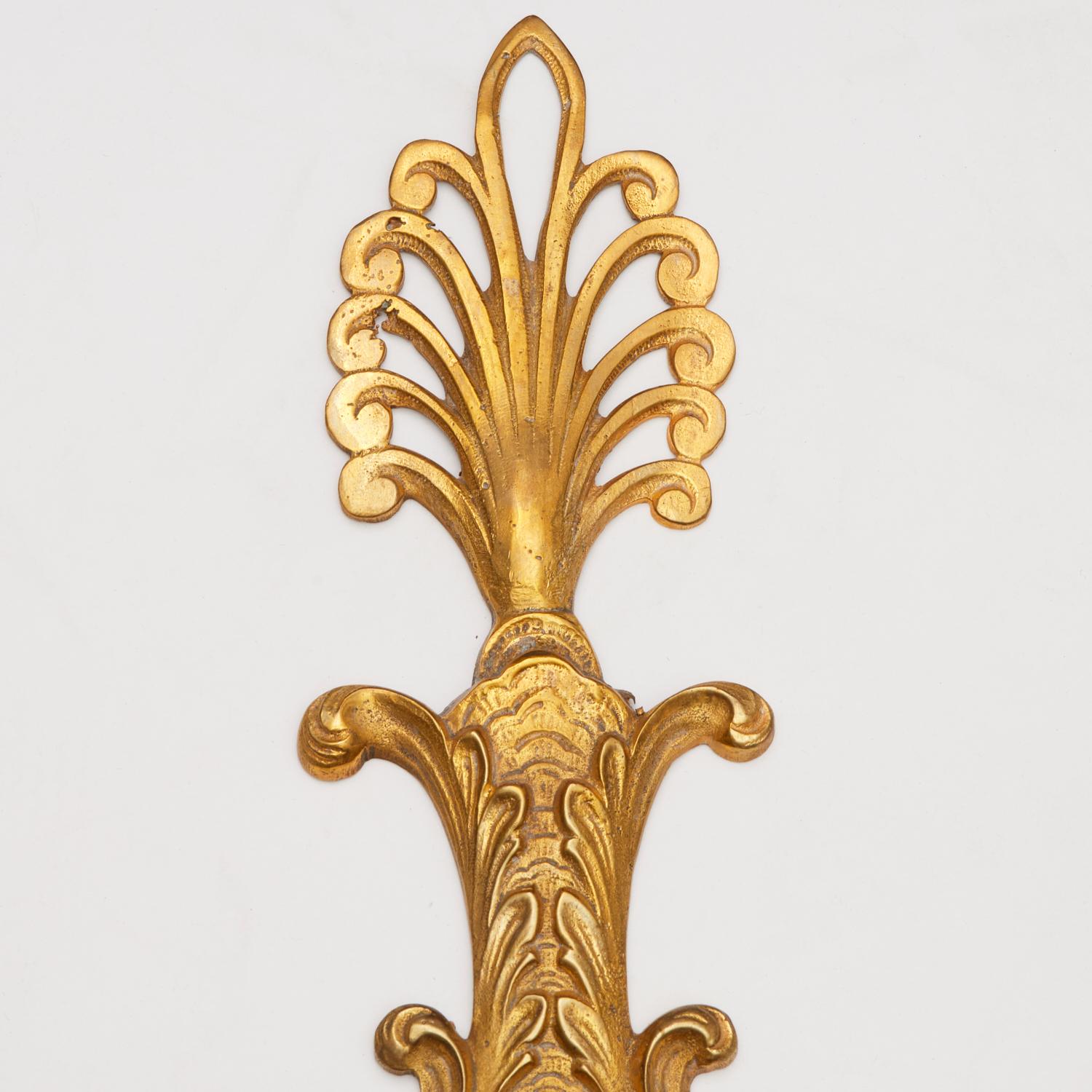 Pair of George III Style Gilt Bronze Candle Sconces In Good Condition In Morristown, NJ