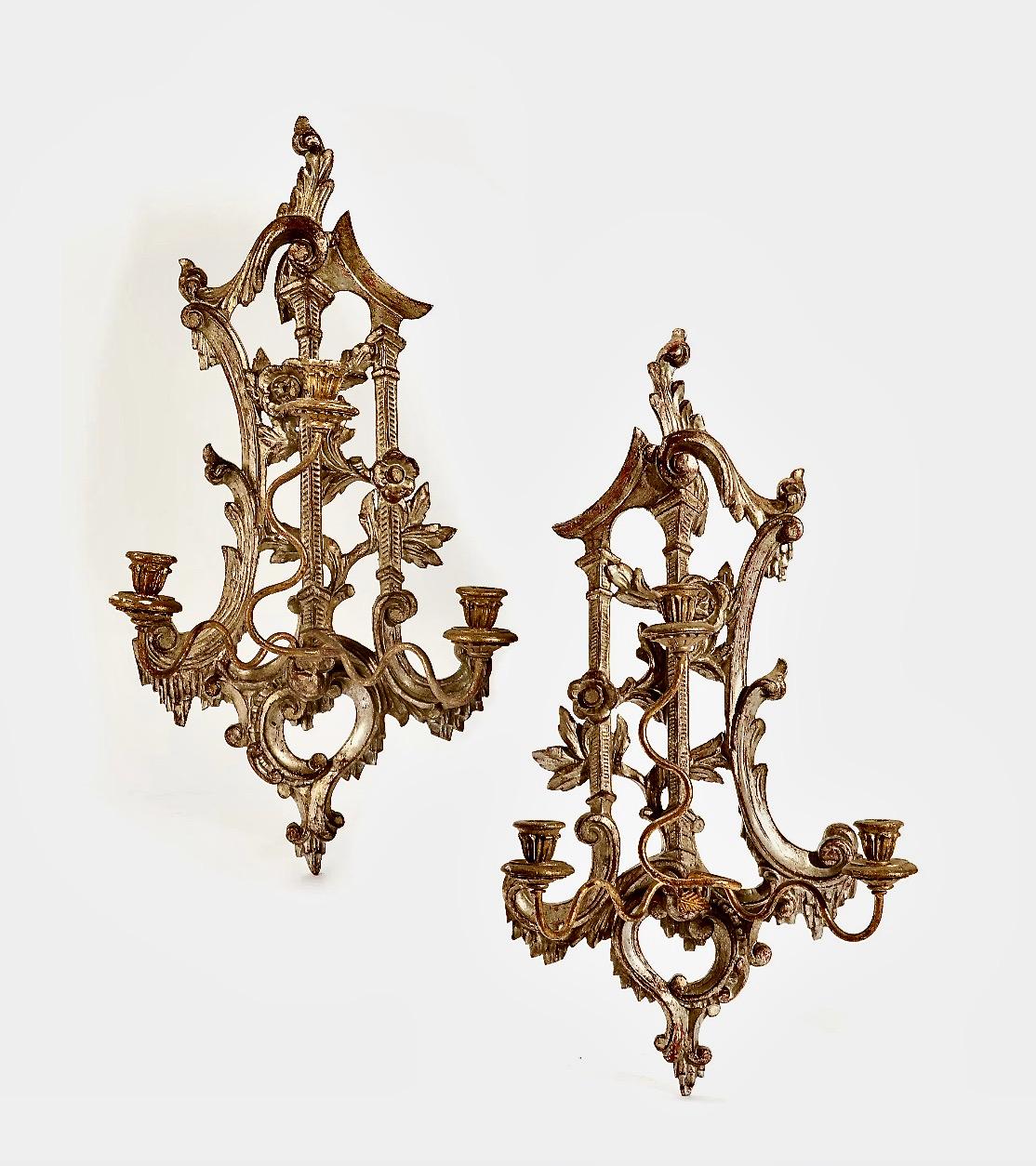 Italian Pair of Chinoiserie George III-Style Giltwood Sconces For Sale