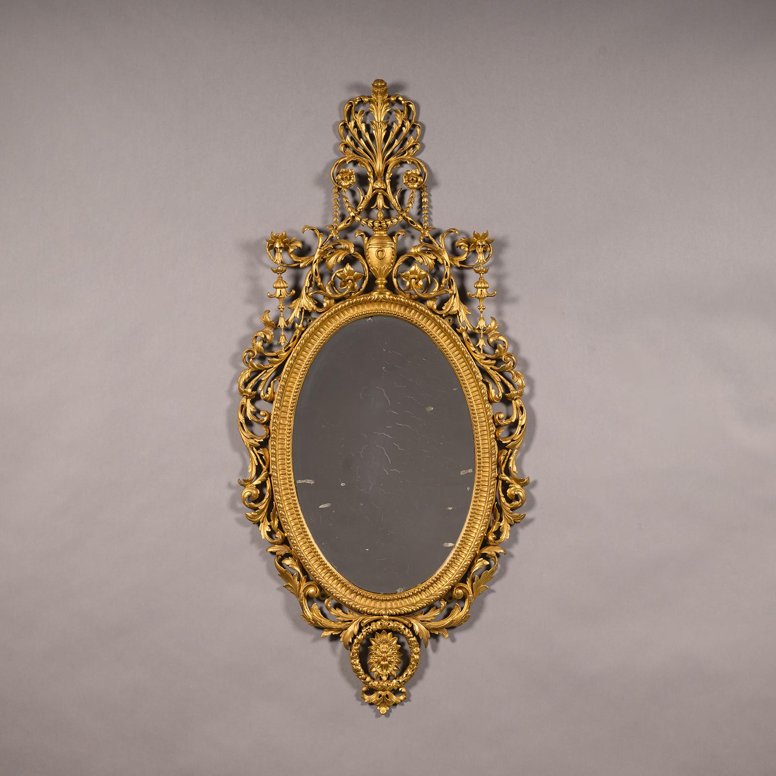 A  Bella coppia di specchi ovali in legno dorato e composizione in stile George III di Robert Adam.

Ogni specchio ha un piatto ovale sormontato da un'urna con bordi in acanto, campanelle e rosette. 

Inglese, circa 1890. 

Robert Adams è stato uno