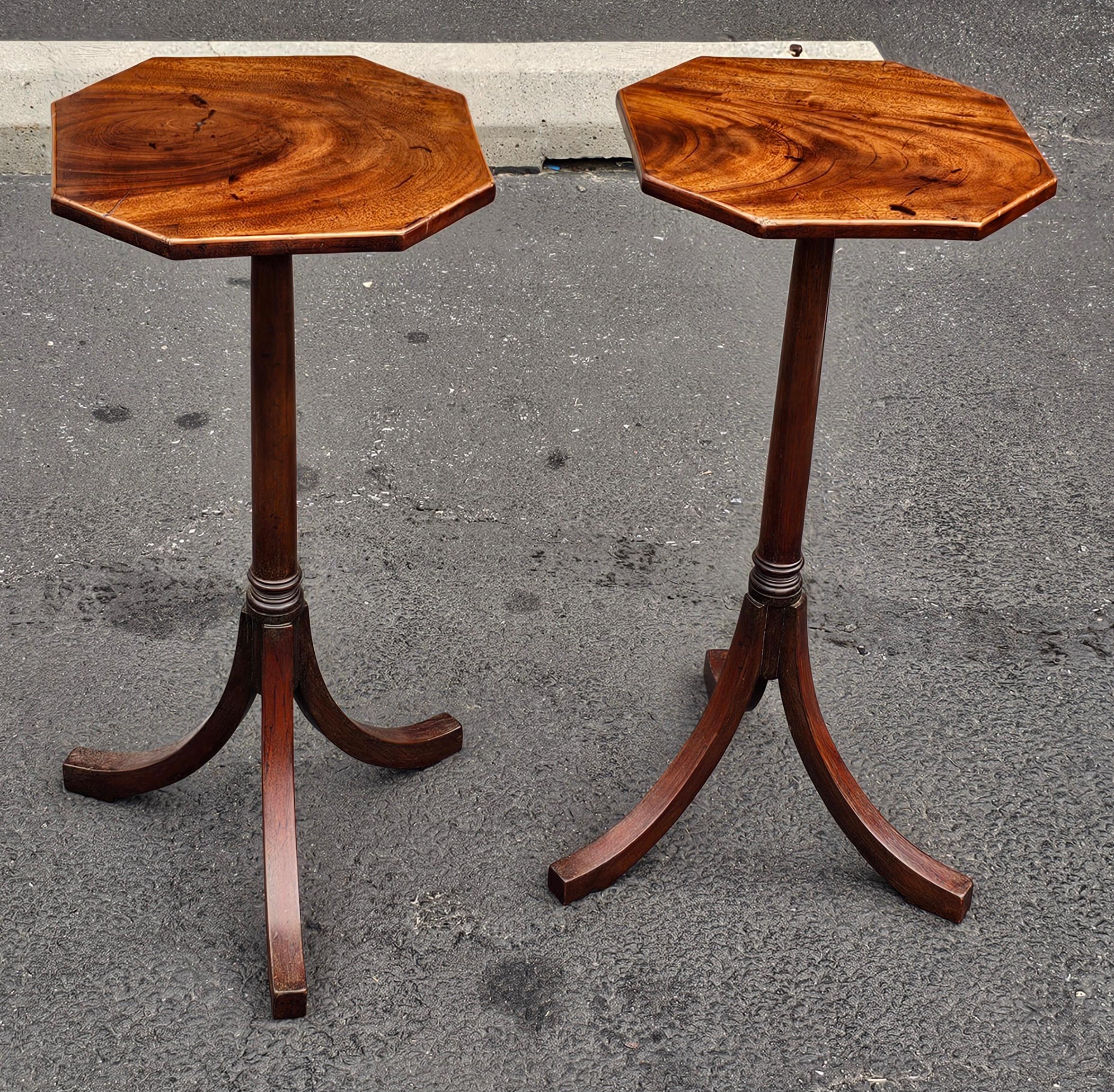 Pair of George III Style Mahogany Octagonal Top Tripod Wine Tables Candle Stands In Good Condition For Sale In Germantown, MD