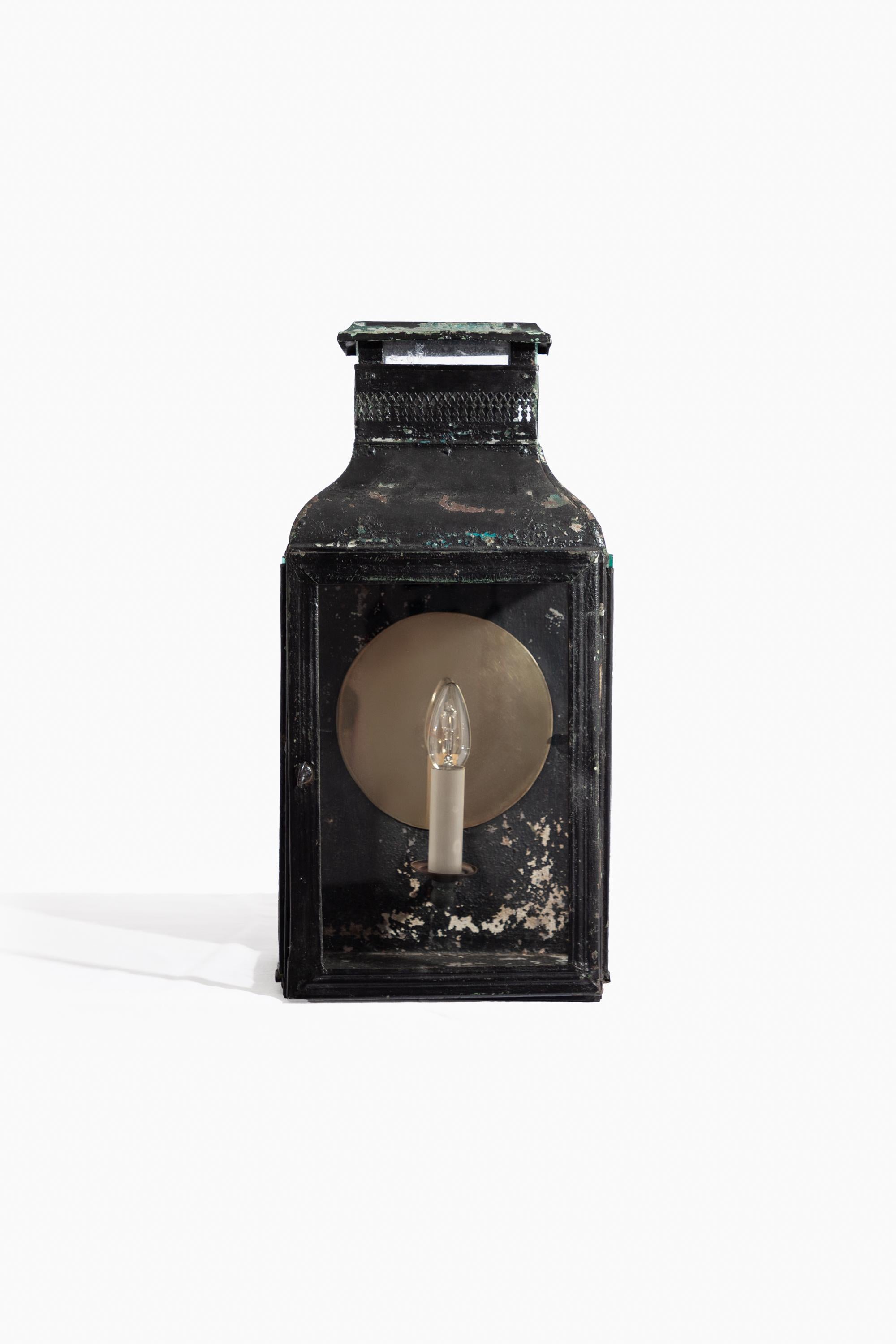 19th Century Pair of George III Tole Painted Wall Lanterns For Sale