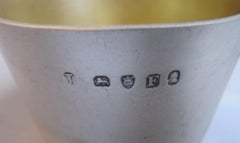 Pareja de vasos de Tot de Jorge III fabricados en Londres por John Emes, 1801