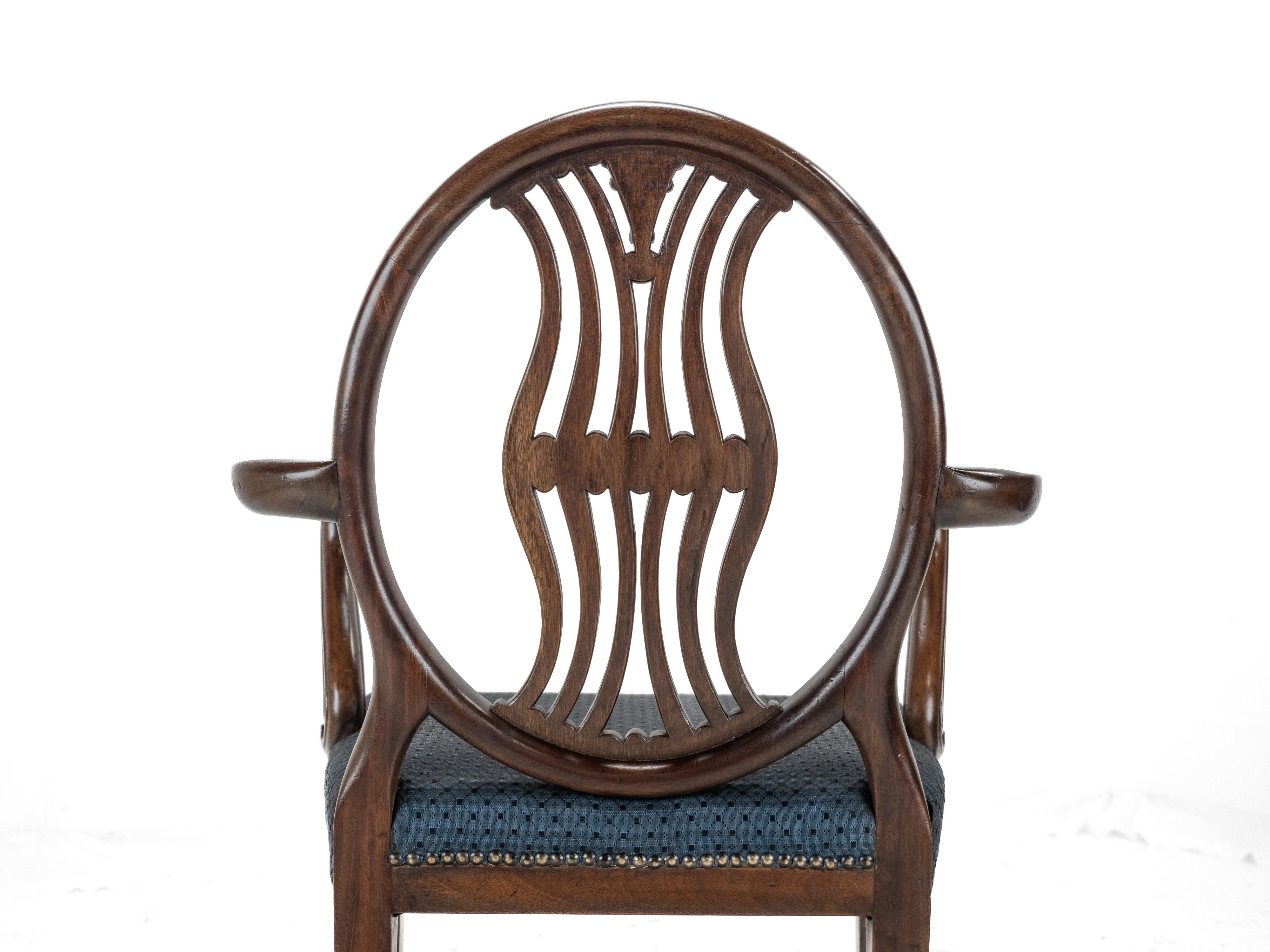 Coppia di poltrone George IV in mogano George Hepplewhite c1820 Georgiano Inizio 19° secolo in vendita 3